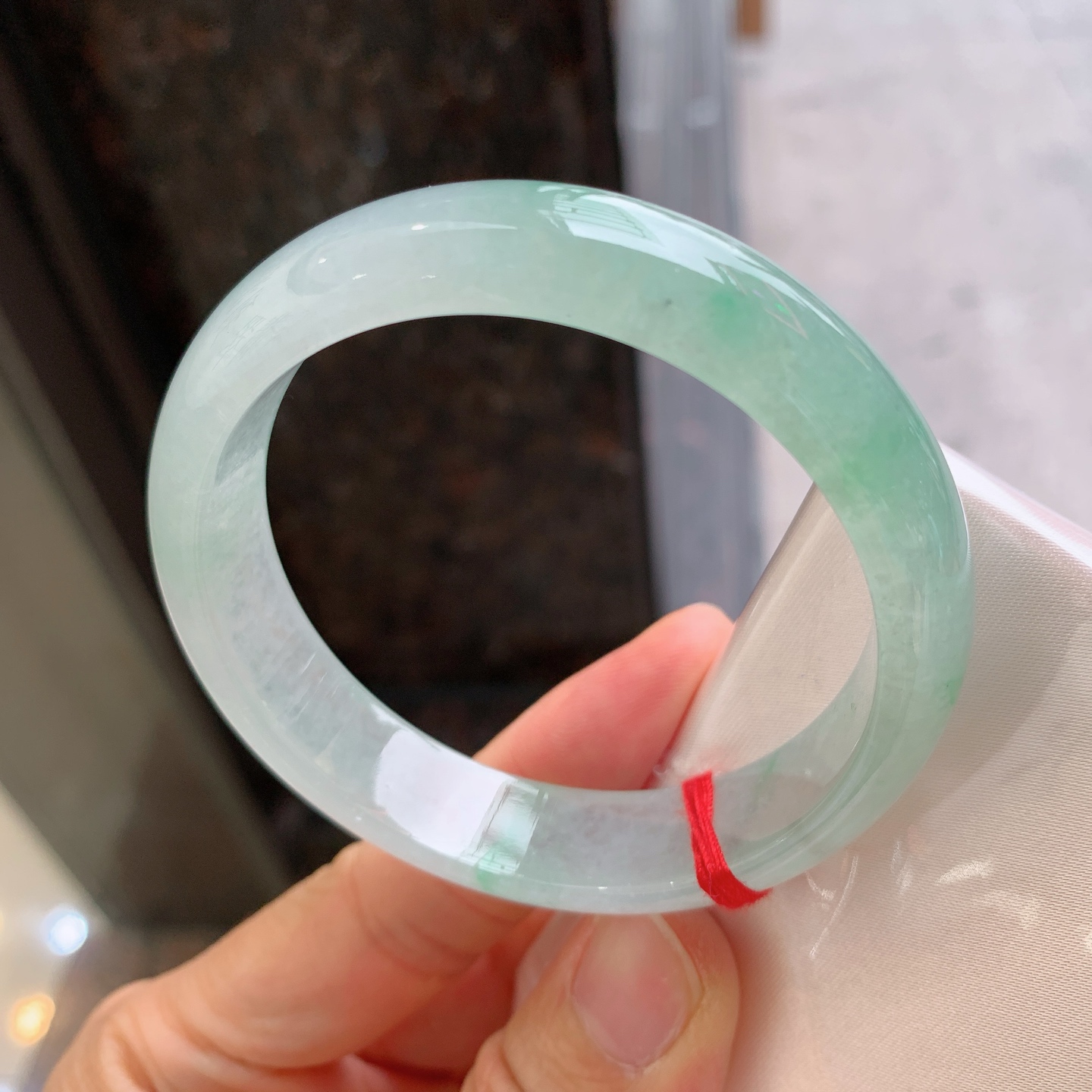 正圈冰种飘花 有颗美人痣 尺寸：56/13.2/7.2 冰润