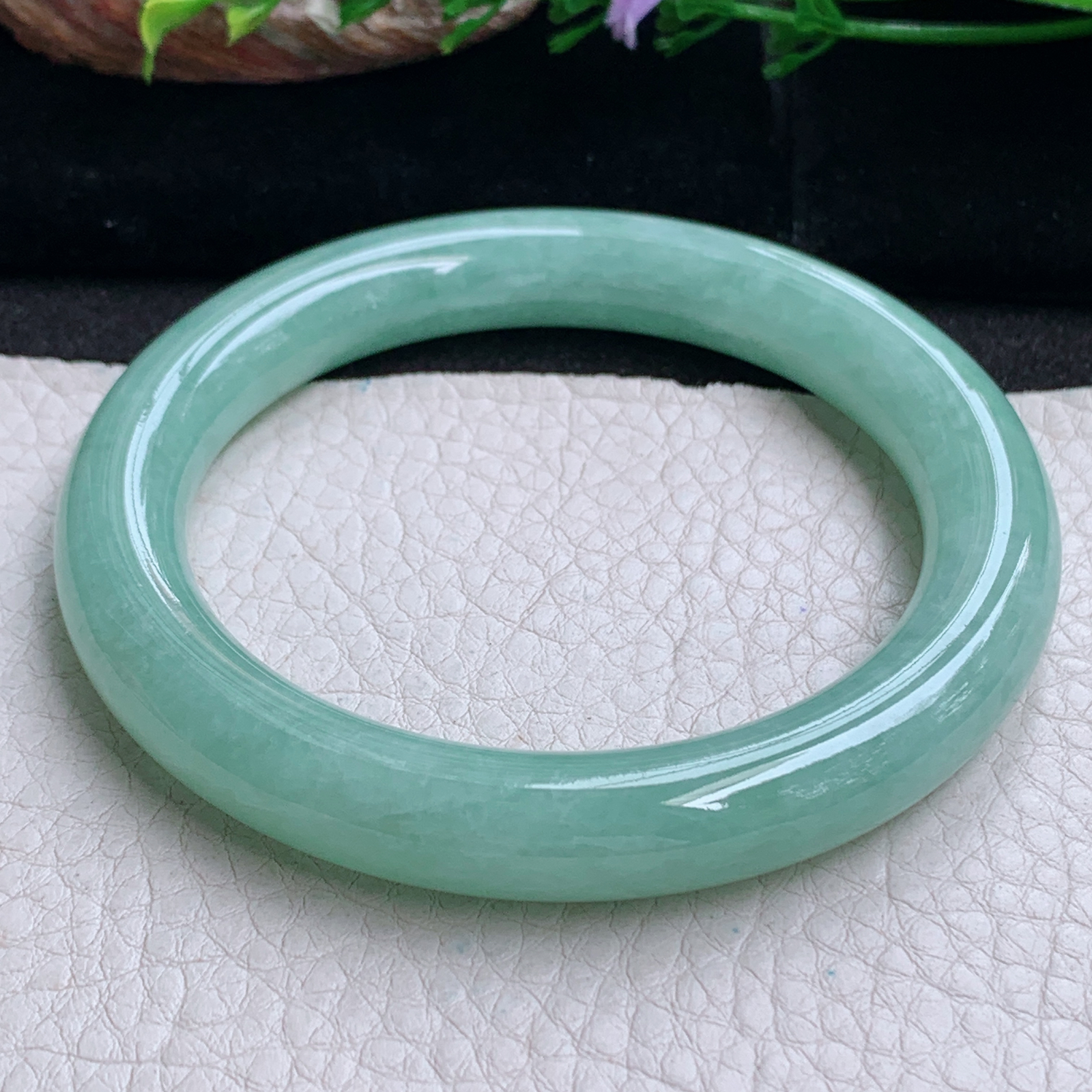 n大圈口59*10.5美人镯 天然缅甸翡翠a货手镯满绿圆条正圈叮当镯