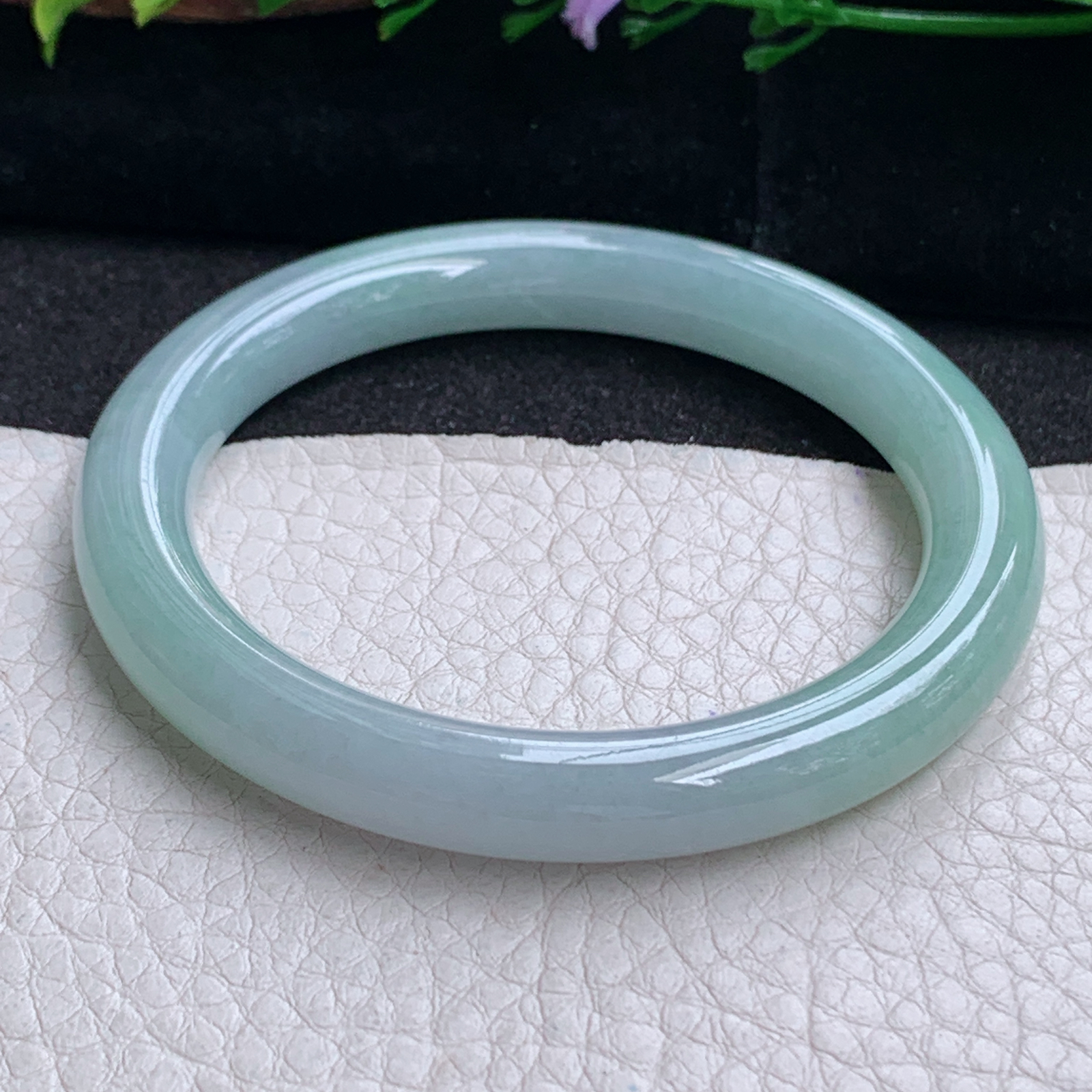 n小圈口53*8.3美人镯 天然缅甸翡翠a货手镯淡绿圆条正圈叮当镯