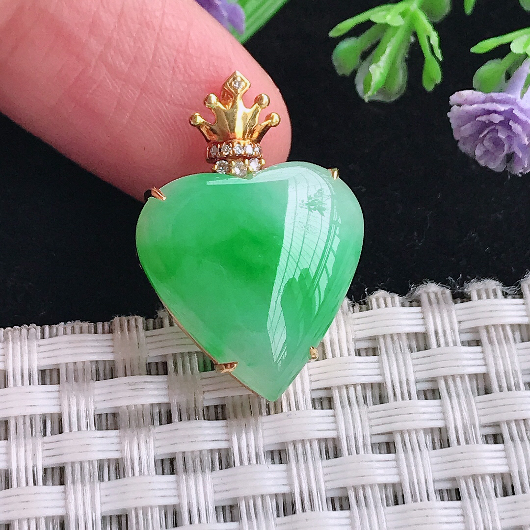 自然光25.2/17.6/6.5老坑18k金镶嵌阳绿爱心吊坠翡翠玉坠挂件