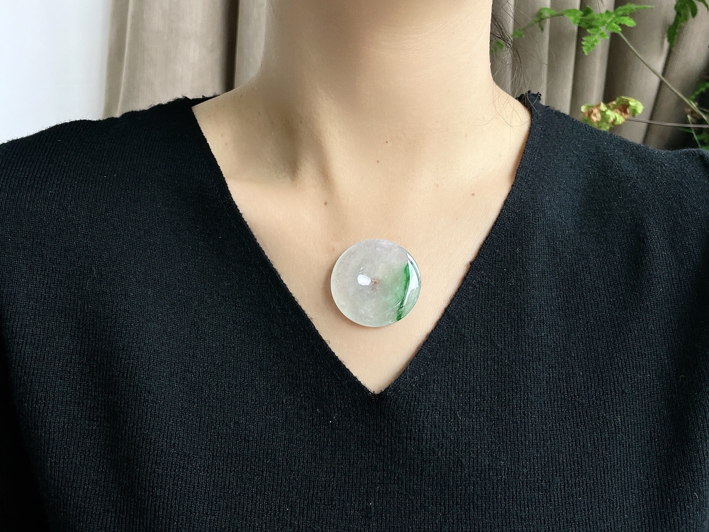 【裸石】冰种飘花平安扣吊坠【说明】缅甸 无裂 性比高  【尺寸】37.3-6.1【重量】16.5克