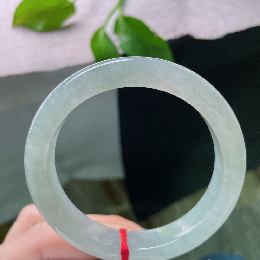 56.3/11.4/8.5，冰晴底正圈，似晴空万里，如湖水澄澈，种老，干净，无裂，ss48670a