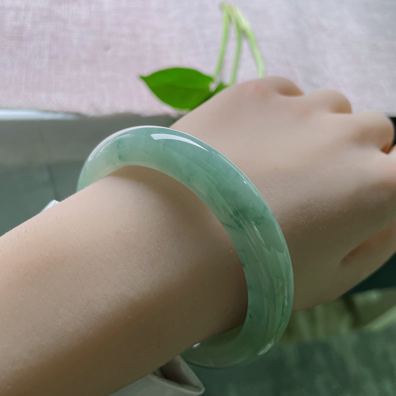 56.6/13.2/8.9，飘花正圈，蓝底，底子干净清爽，细腻，花色灵动飘逸。ss49359a..