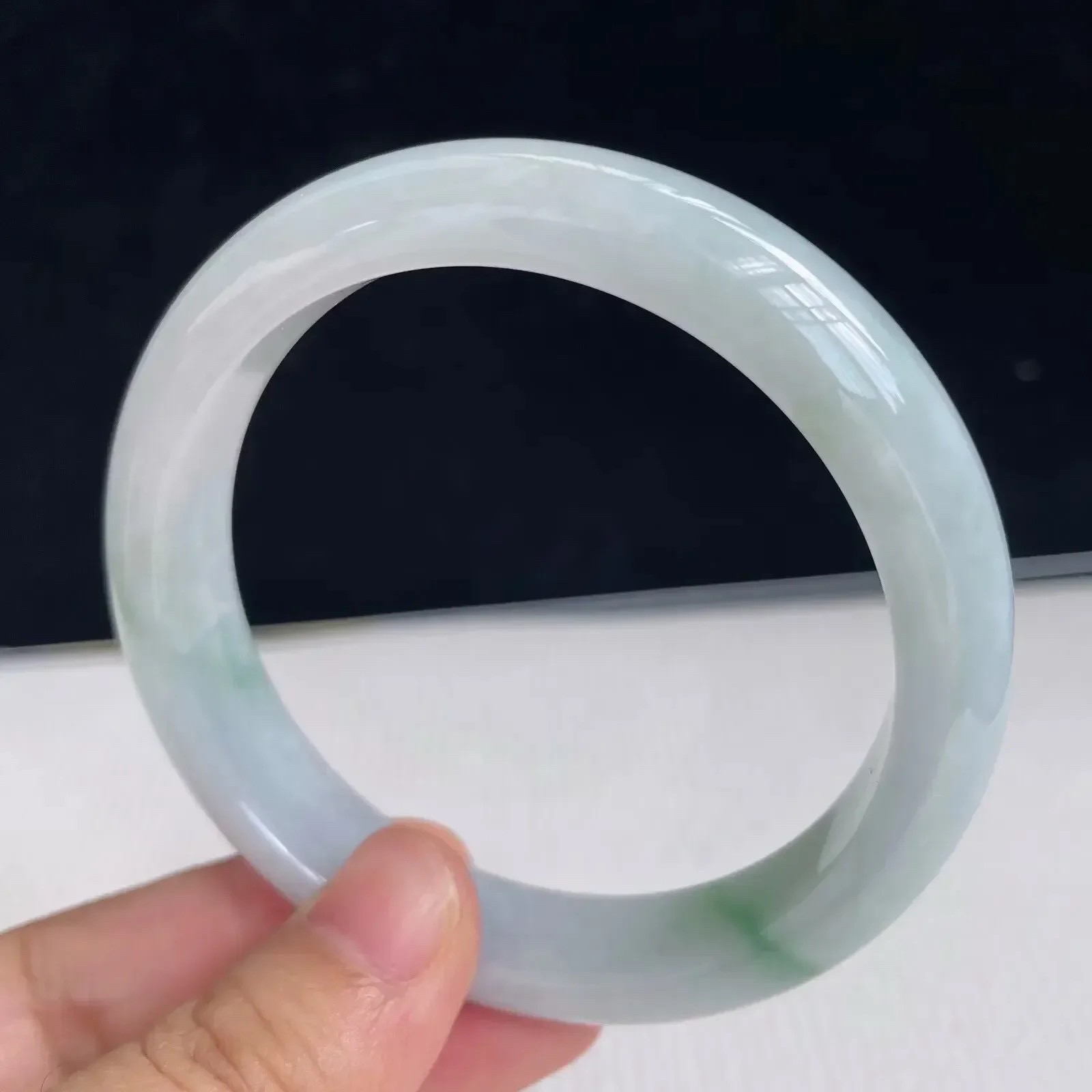 56.5圈有种有色天然翡翠A货飘绿玉手镯好种水水润手镯48.36g