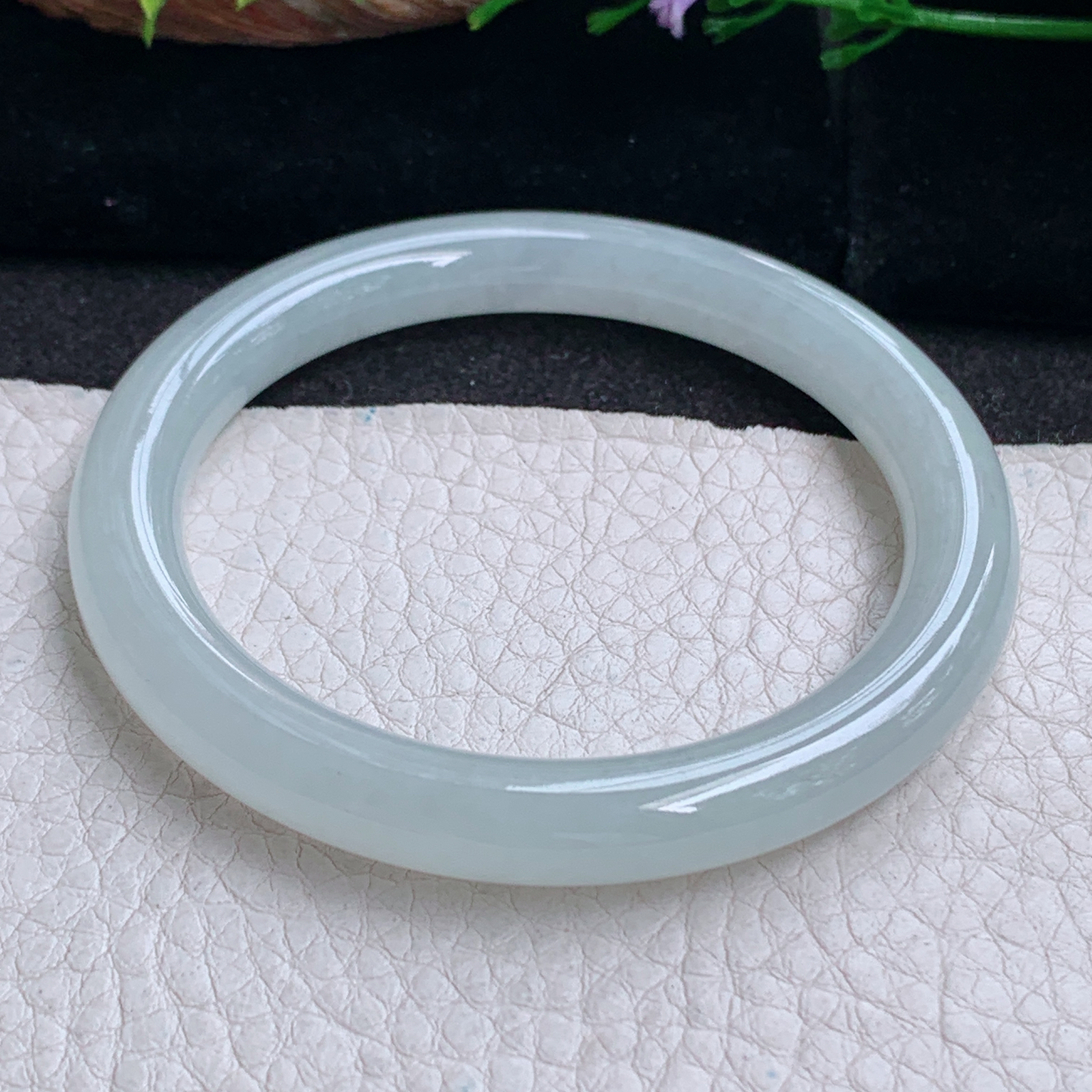 n实拍54.3*8.3美人镯 天然缅甸翡翠a货手镯淡绿圆条正圈叮当镯