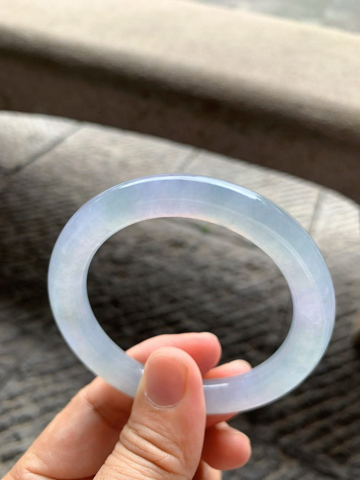 淡春彩圆条手镯尺寸54*9.8*9.5 ，老种通透，玉质莹润，光泽感强，水头充足，紫绿相间，色彩柔