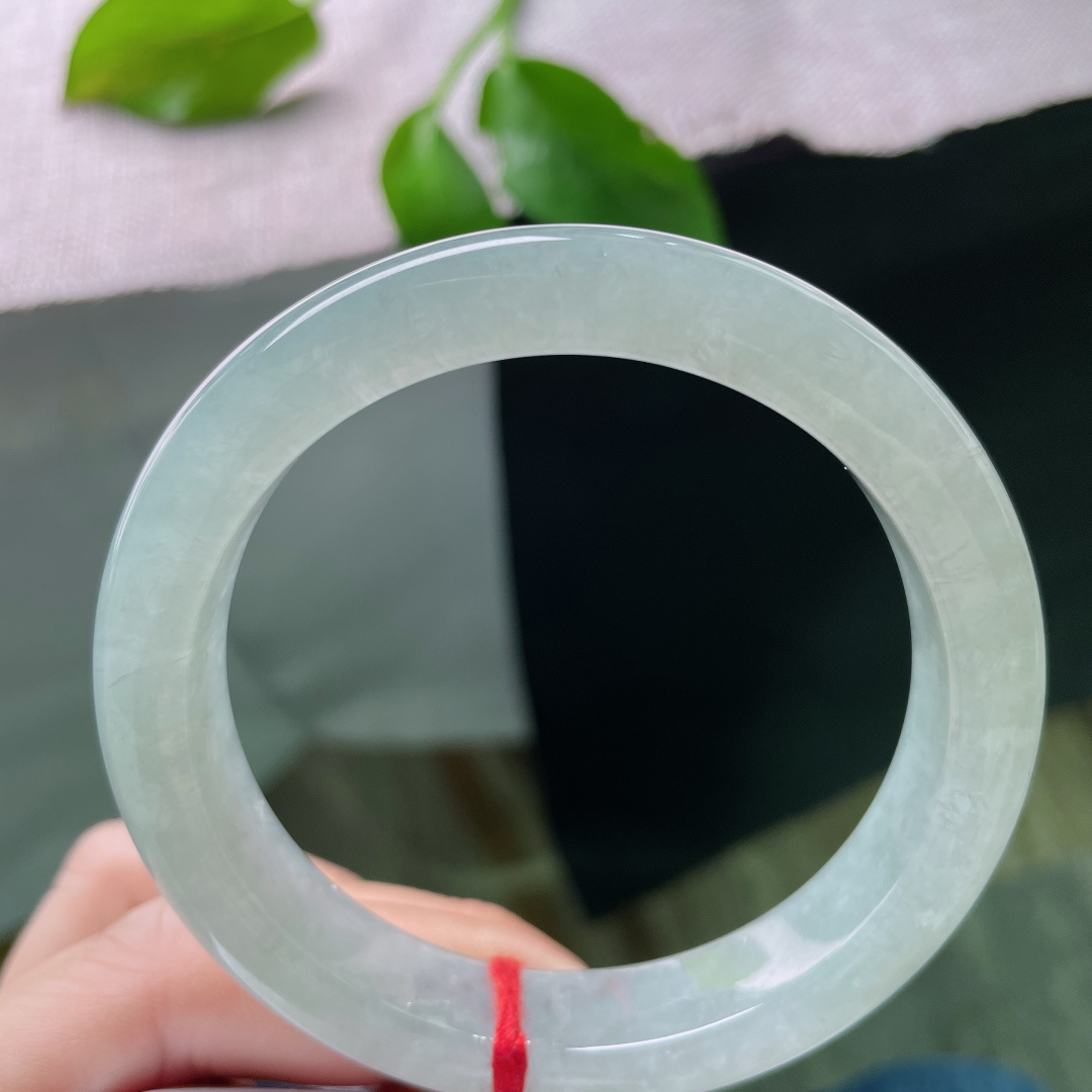 56.3/11.4/8.5，冰晴底正圈，似晴空万里，如湖水澄澈，种老，干净，无裂，ss48670a