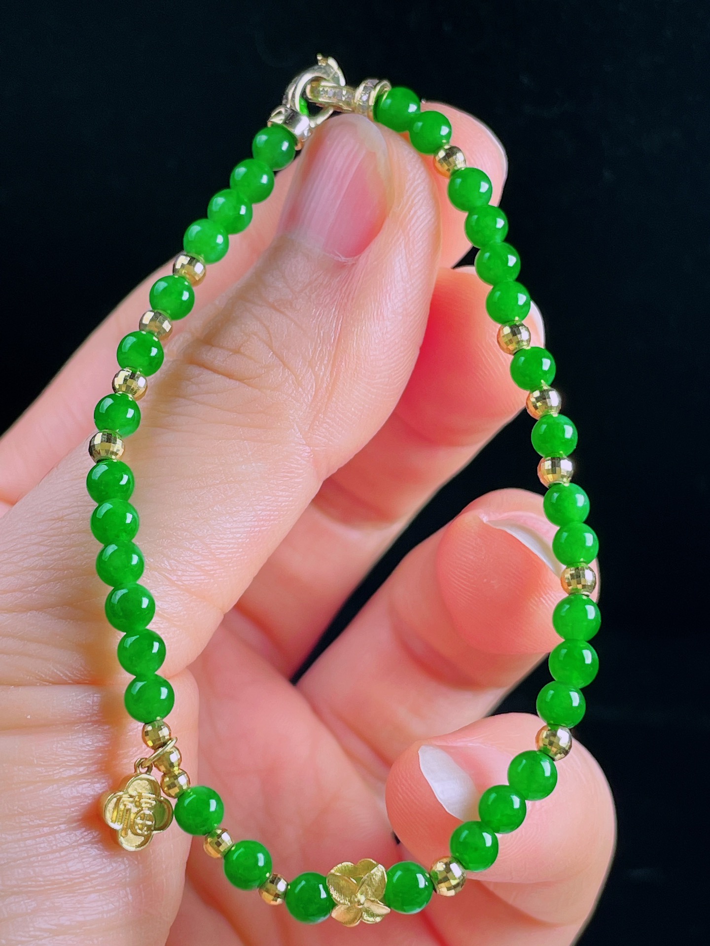 ️辣绿手串，老种起光，细底通透，尺寸：4mm0420