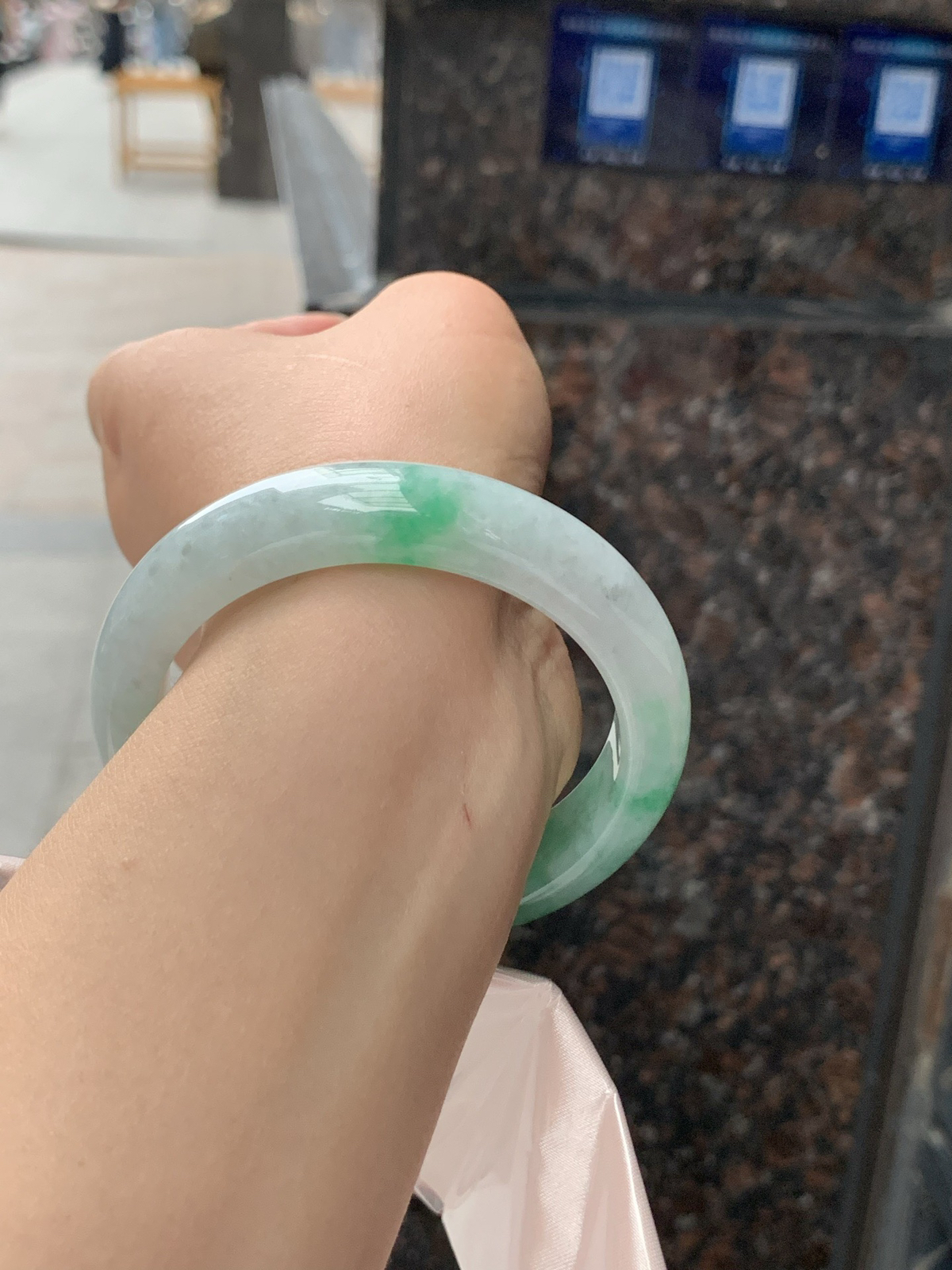 飘绿正圈飘乌鸡
尺寸：56.8-13.2-8.9