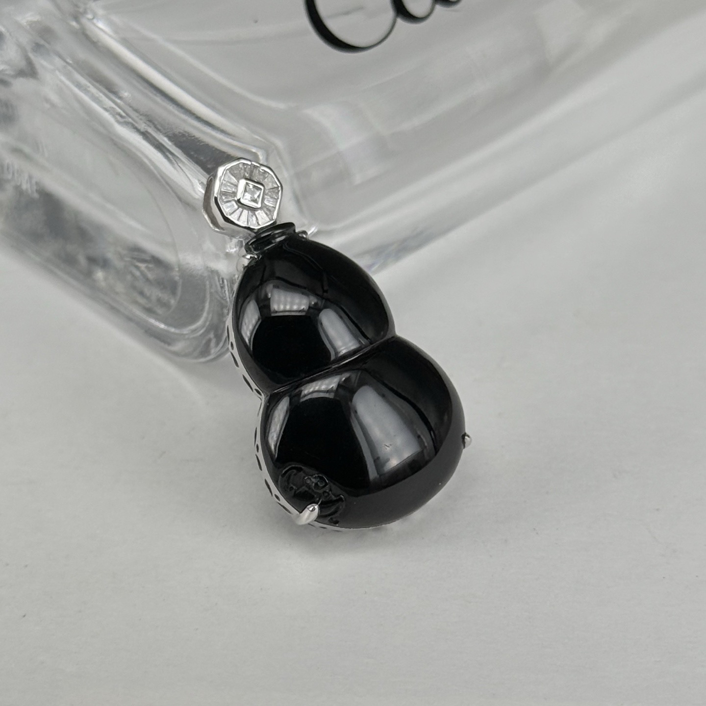 精品18k墨翠葫芦吊坠 种好色正黑度极好 打灯通透 油性十足 尺寸32.2