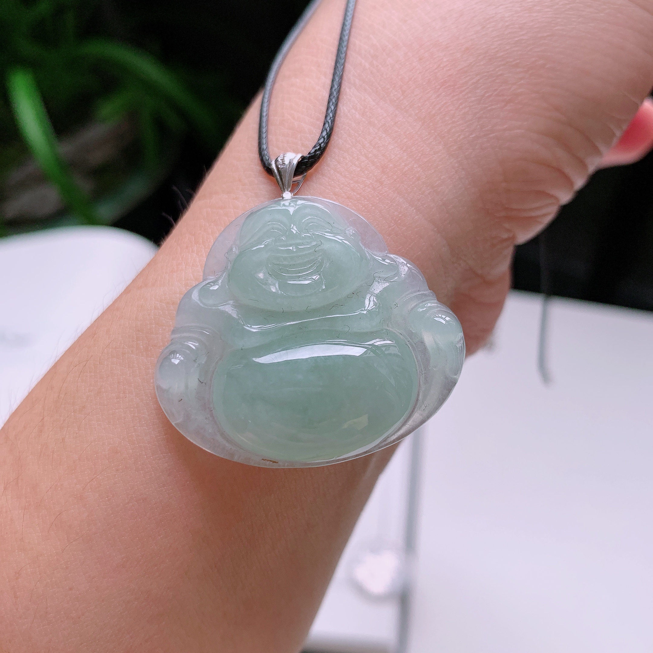 天然A货翡翠18K金镶嵌浅绿大肚佛公吊坠 
尺寸35-32-6mm 重量9.35克