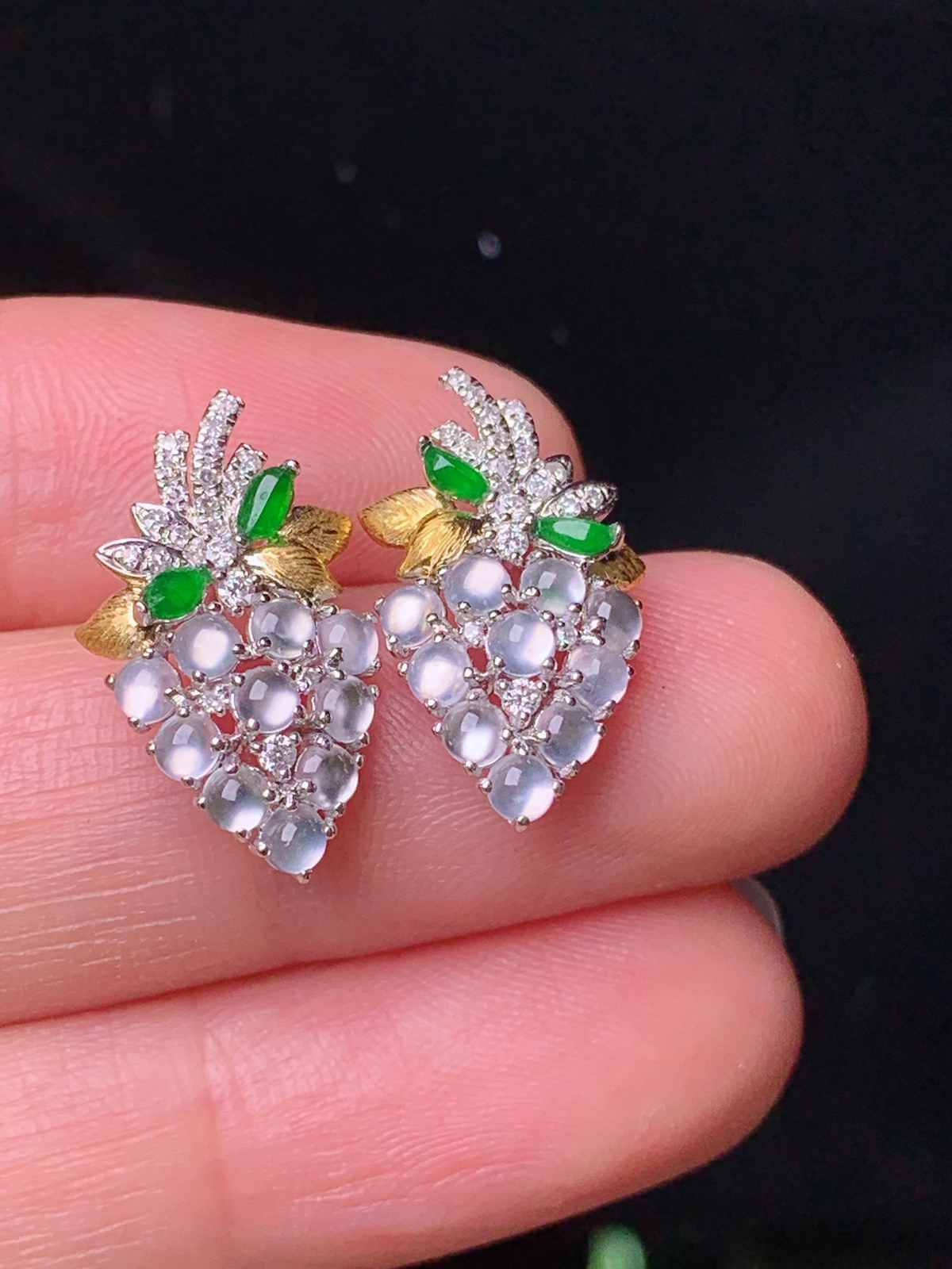 18k金钻镶嵌冰种蛋面组合耳钉 玉质细腻 色泽艳丽清新 整体尺寸17.5*10.8*3