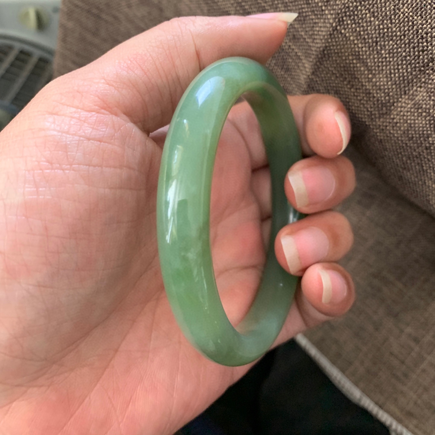 和田玉63圈口翠青手镯手镯！新疆翠手镯，玉质细腻油润 底色纯净 无裂无杂 脂粉好，品质高