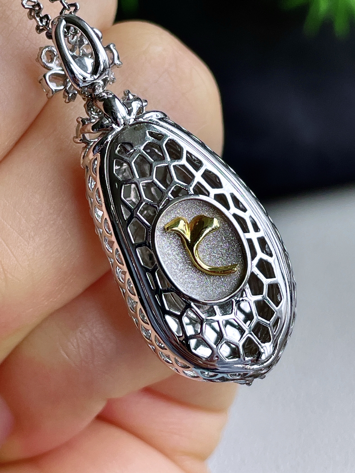 【镶嵌】高冰黄翡福瓜吊坠  
【说明】缅料 18k金镶嵌 性价比高  
【整体】38.8-16.1-12.2
【裸石】24.2-12.5-4.2..