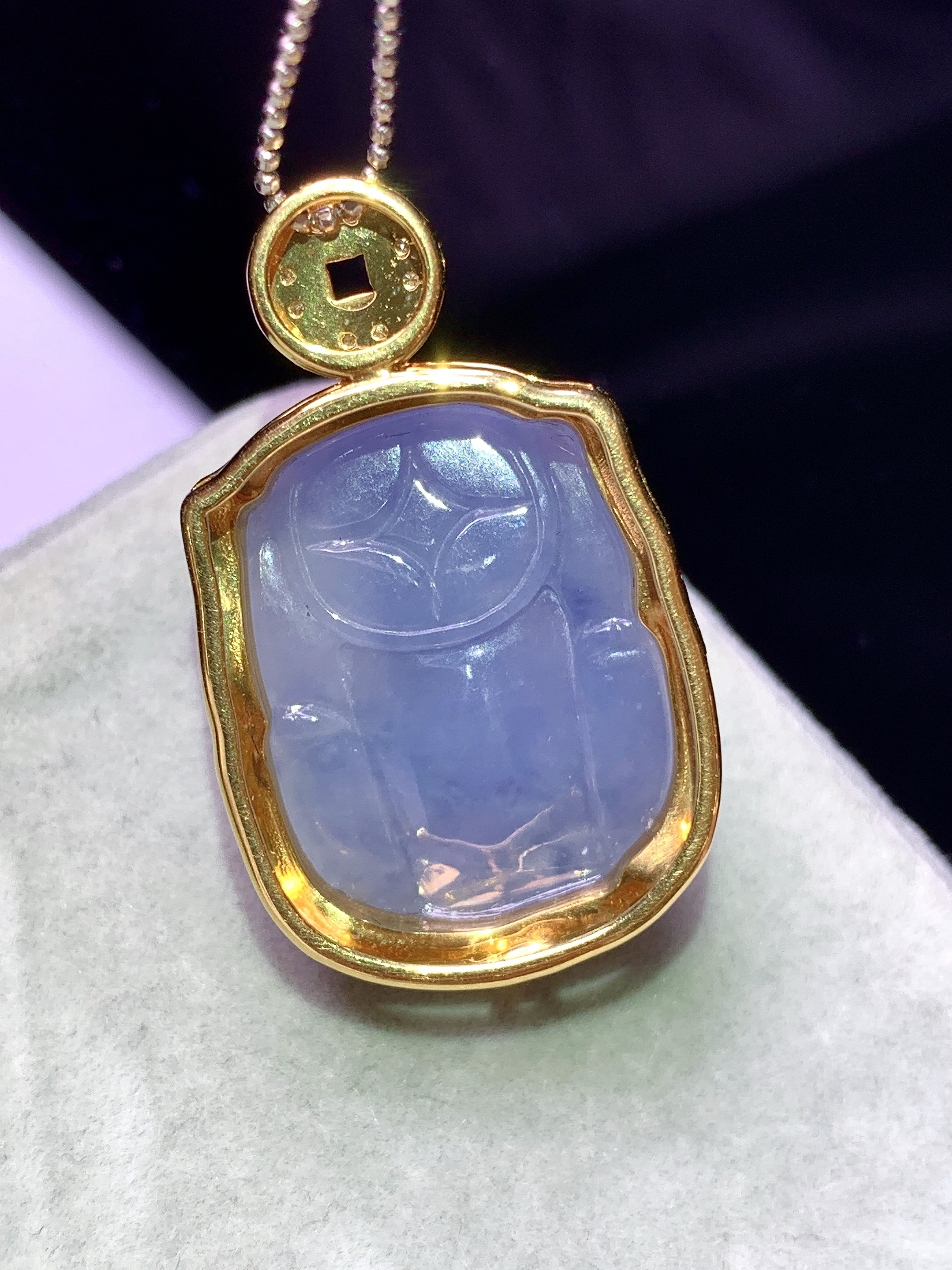 18k金钻镶嵌紫罗兰貔貅吊坠 玉质细腻 色泽艳丽清新 水润亮眼 整体尺寸33.5*20.5*13.8z1