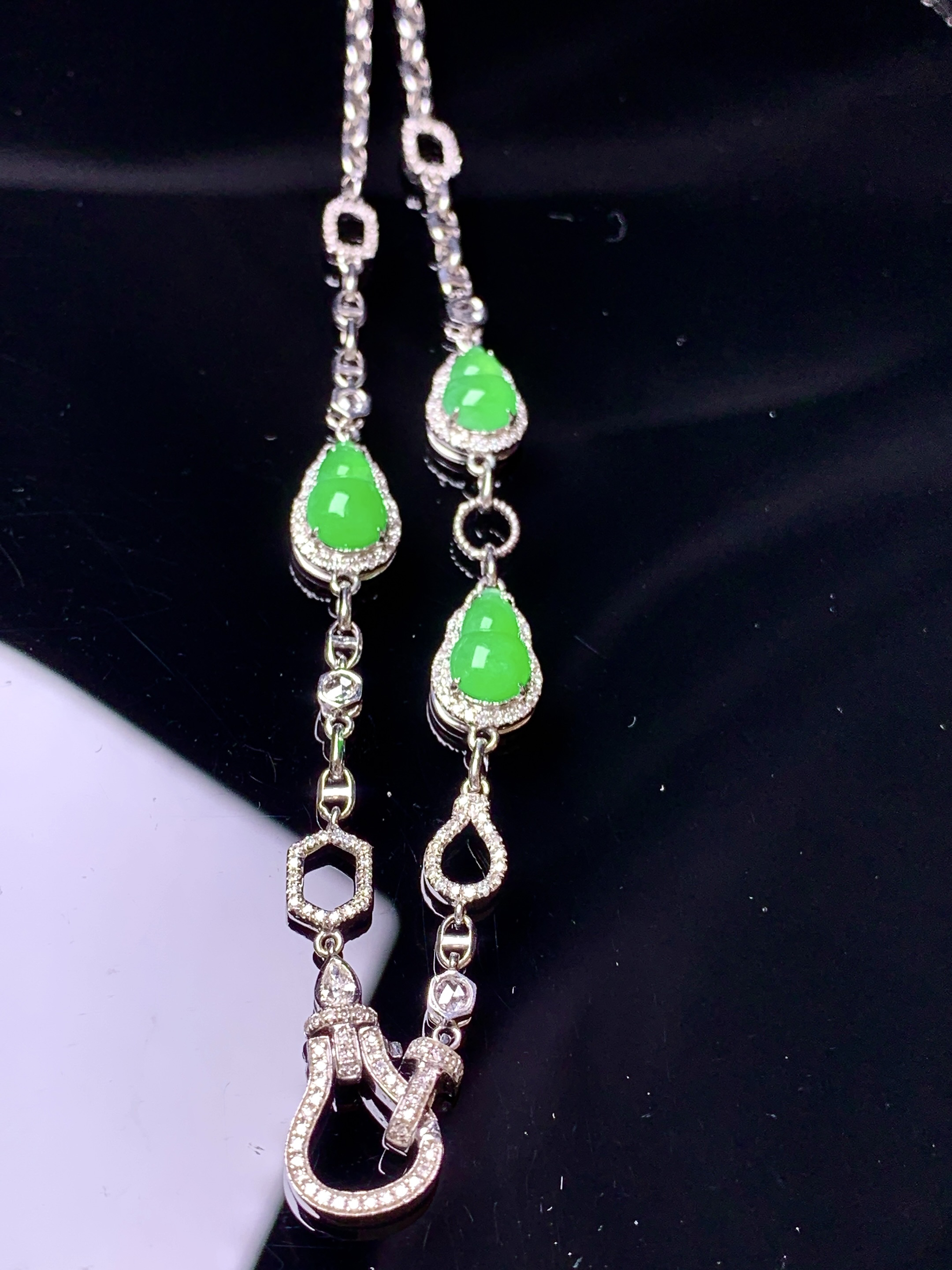 18k金钻镶嵌冰阳绿葫芦多用项链 玉质细腻 色泽艳丽清新 水润亮眼 裸石尺寸7.5*5*2.3j4