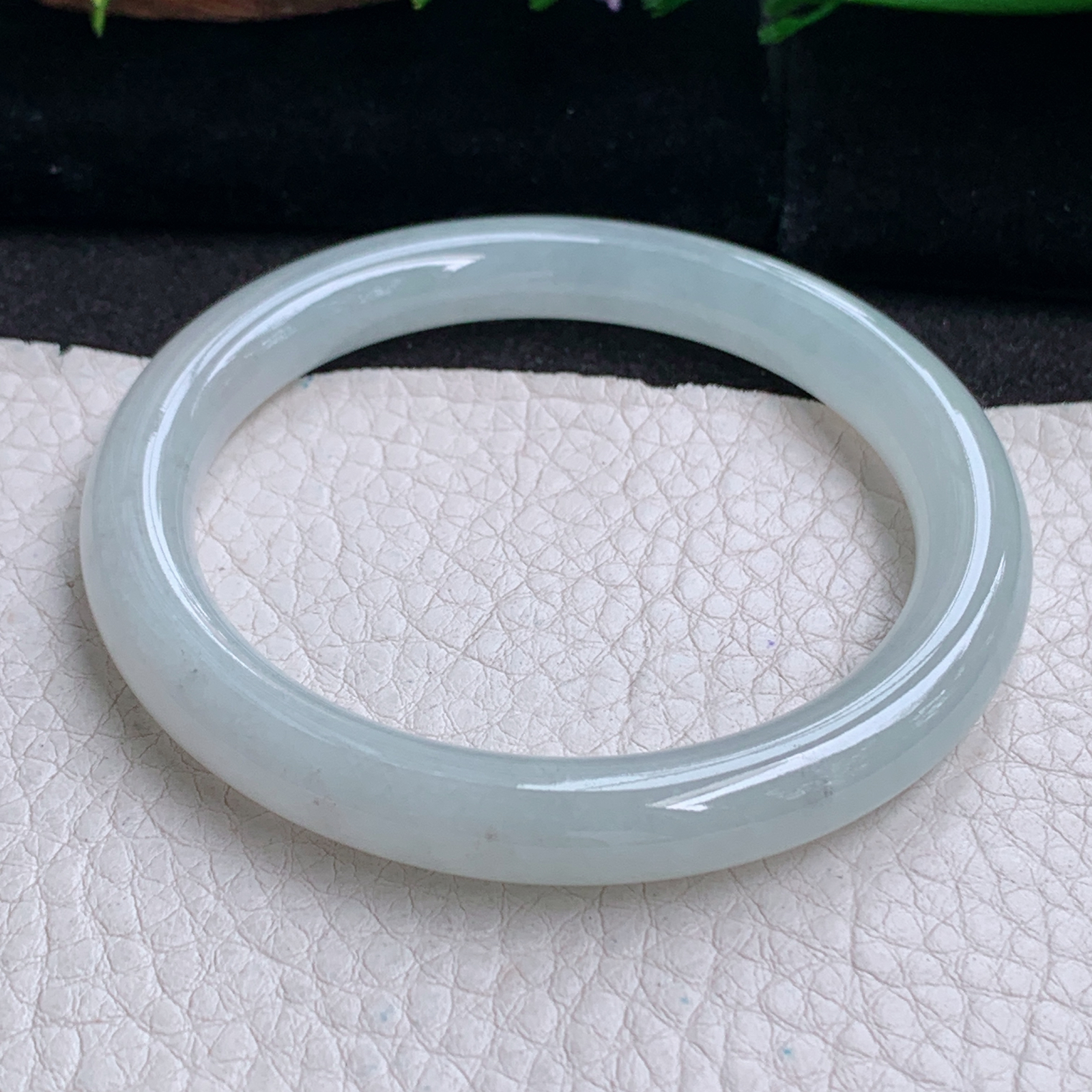 n实拍54.3*8.3美人镯 天然缅甸翡翠a货手镯淡绿圆条正圈叮当镯