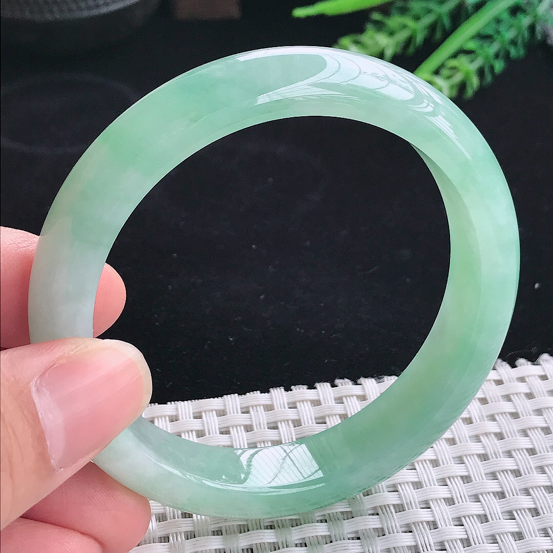 实拍A货翡翠57.5/13/8.1老坑冰胶冰晴绿甜绿手镯翡翠宽边玉镯平安镯