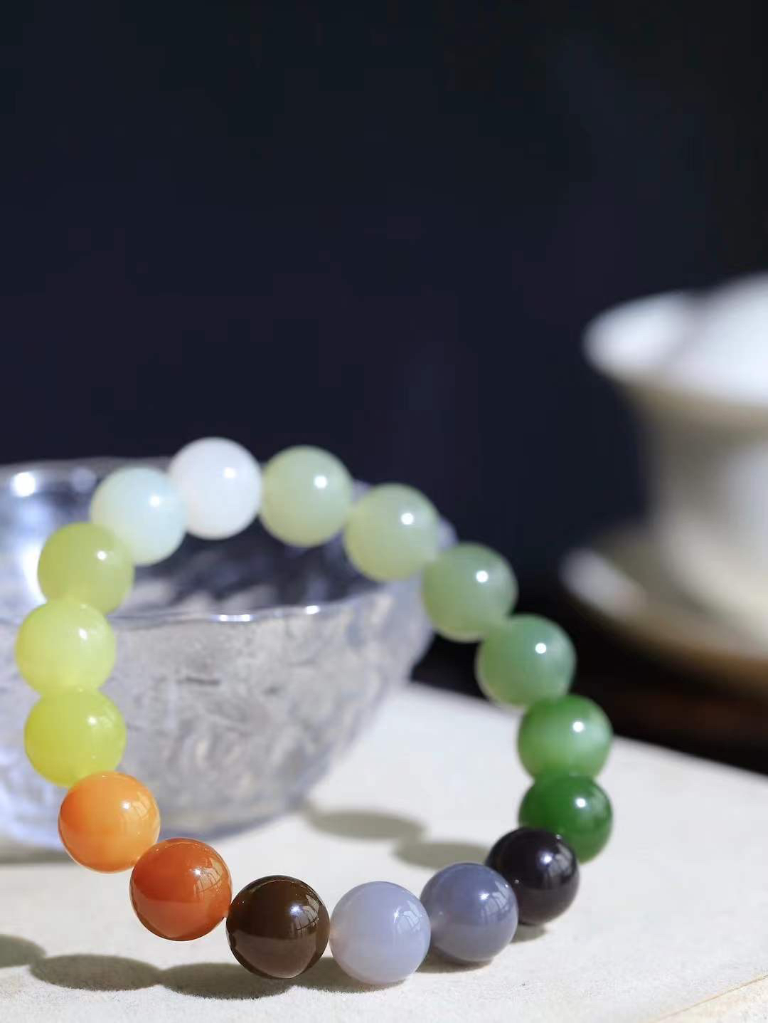 【多宝手串】

货头精选 和田玉多宝手串，每一颗玉石都凝聚自然的灵气与岁月的沉淀，寓意福禄寿喜，守护您的平安与幸福。佩戴它，感受千年玉文化的温润与优雅。重46.2克  尺寸取一12mm  78402054L