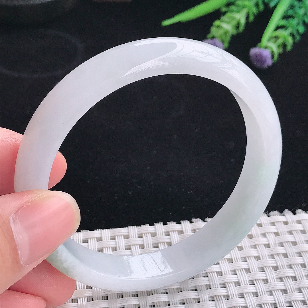 实拍A货翡翠57/11.3/7老坑秀气冰润飘花手镯翡翠宽边玉镯平安镯