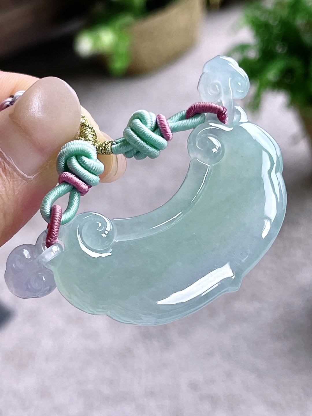 【裸石】冰晴水平安锁吊坠【说明】缅甸 无裂 性比高  【尺寸】50.5-28-5.4【重量】20克