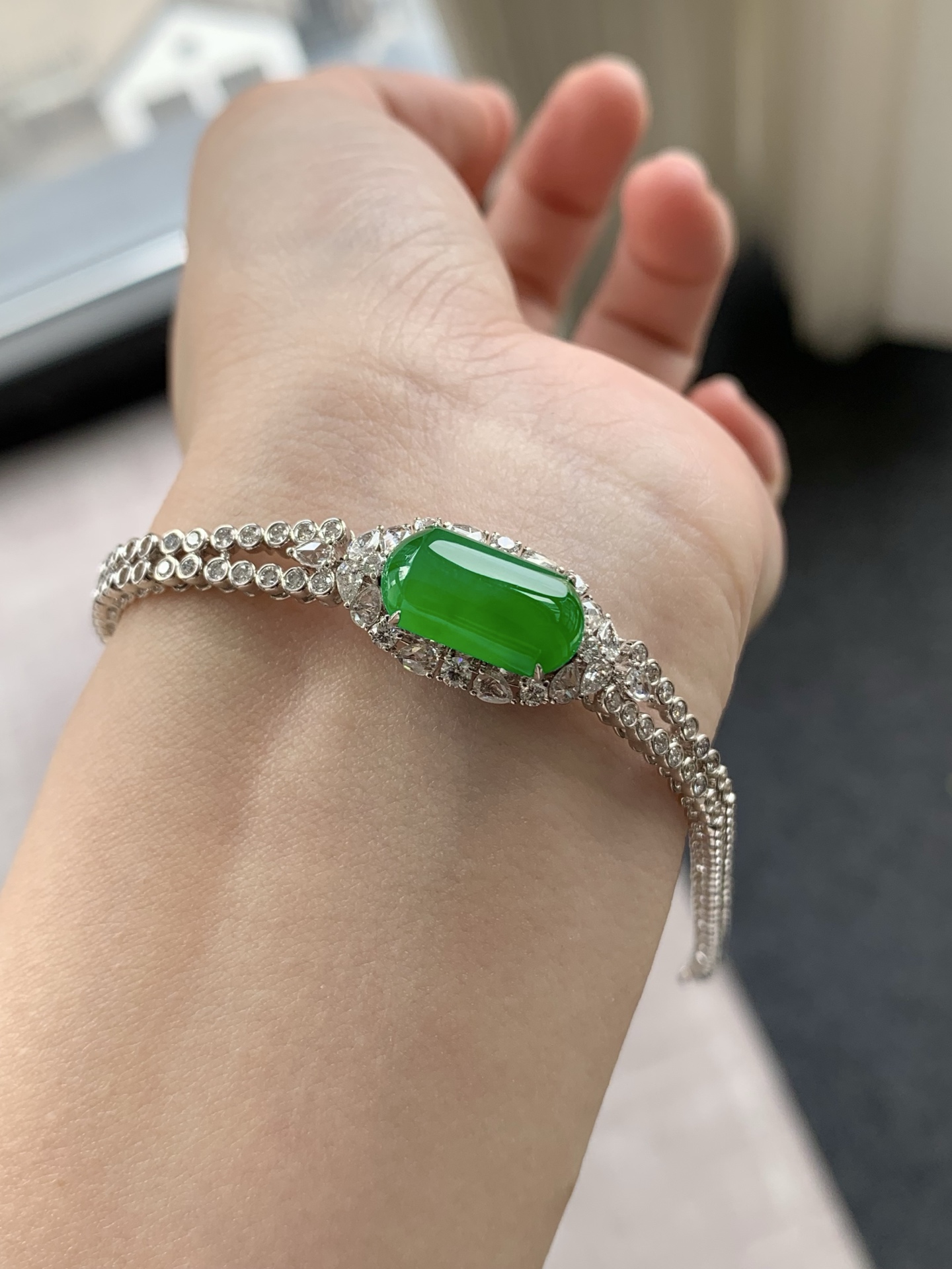 ️【18k金镶嵌马鞍手链】种老细腻，色阳浓郁起胶，尺寸：长度：17.5，成品：21.1*12.1*8.2，裸石：14.8*8,b17419