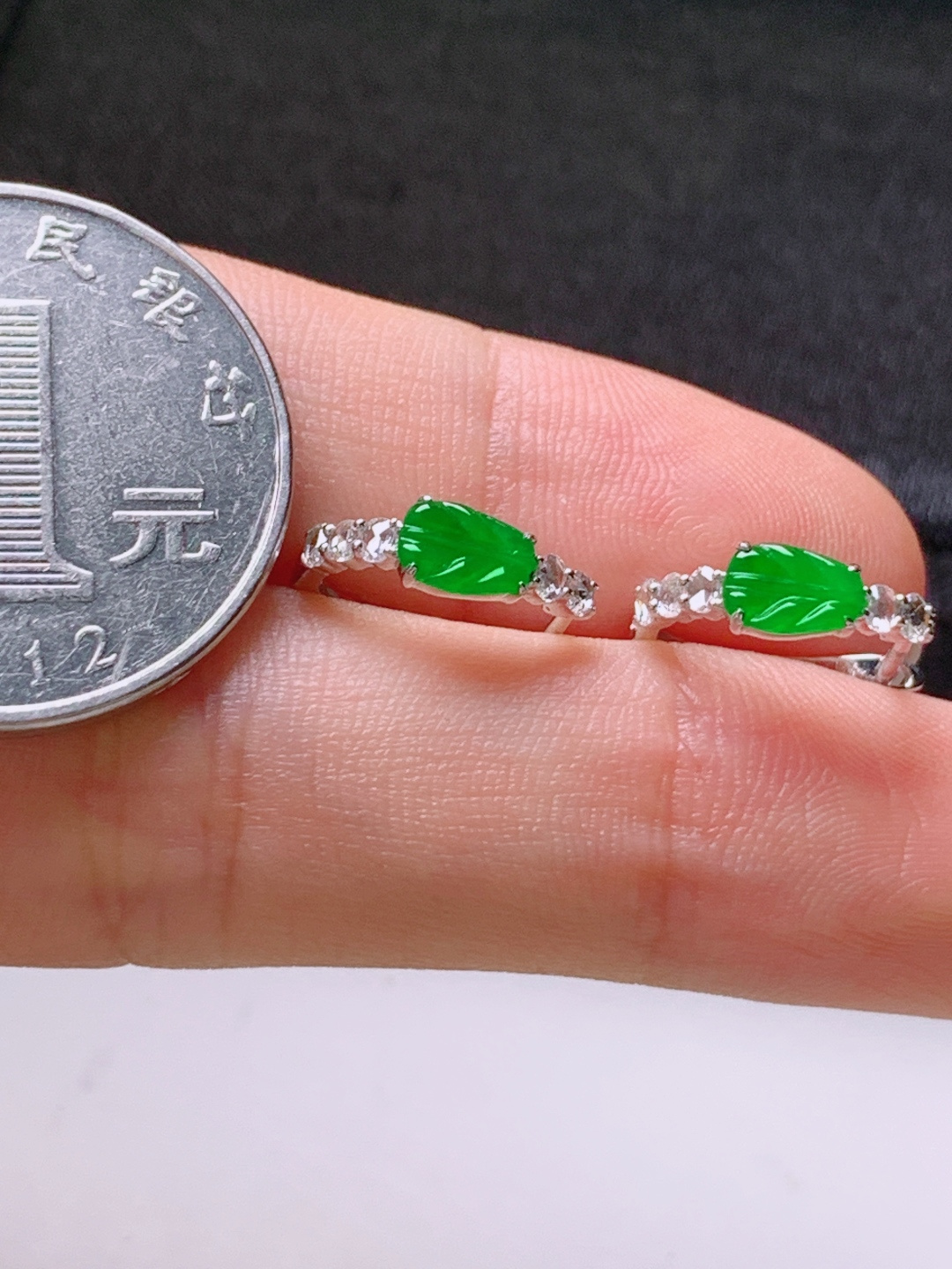 ️ 冰阳绿树叶耳扣，色阳水润，裸石5.9-3.9-1.1