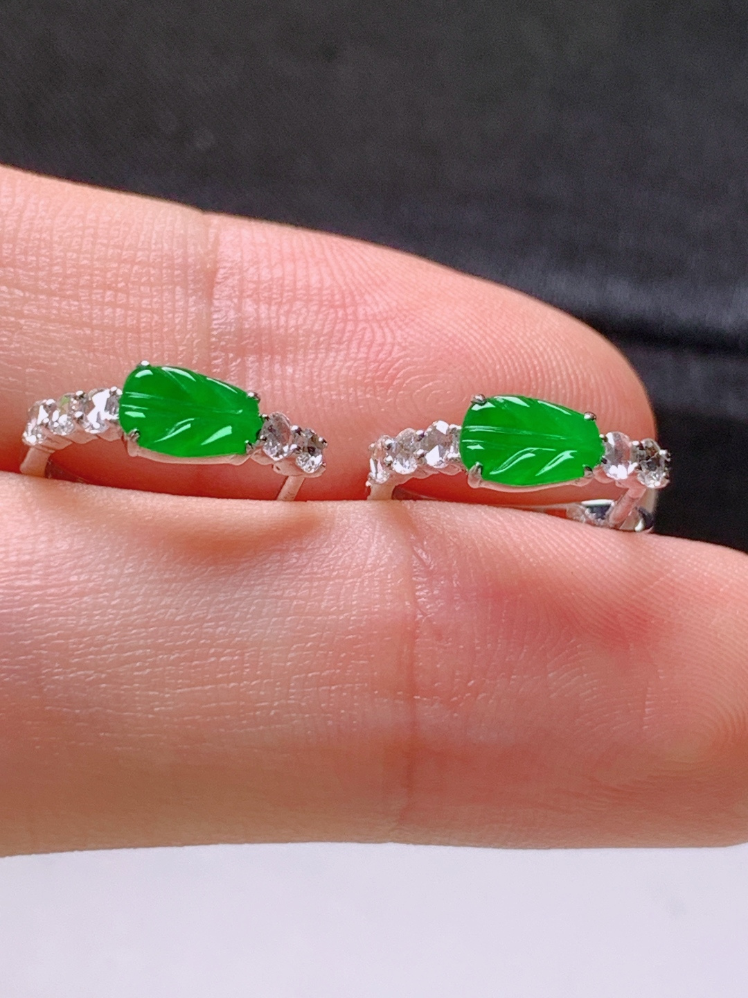 ️ 冰阳绿树叶耳扣，色阳水润，裸石5.9-3.9-1.1