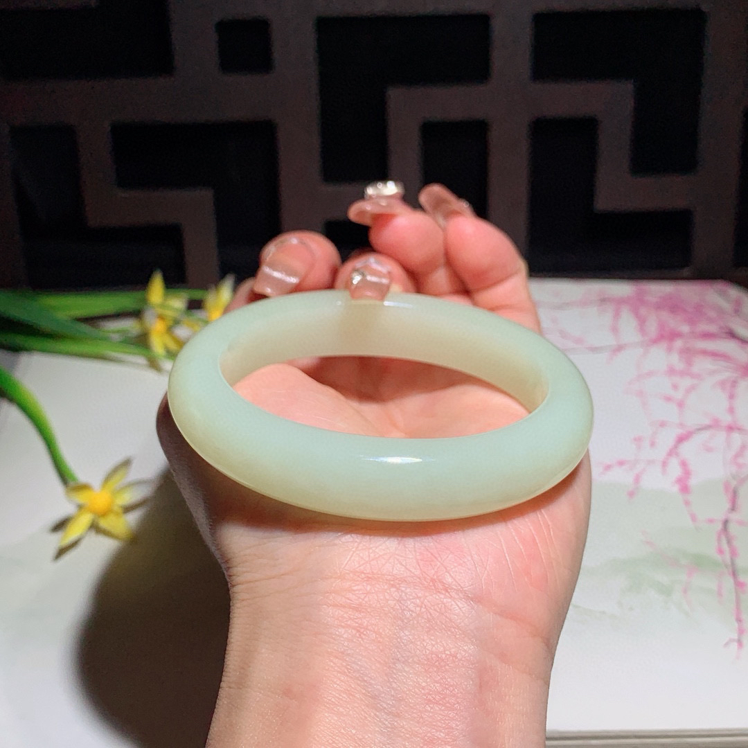 和田玉54圈口黄口料宽条贵妃手镯，内径58/47玉质细腻油润 底色纯净 无裂无杂 脂粉好，品质好