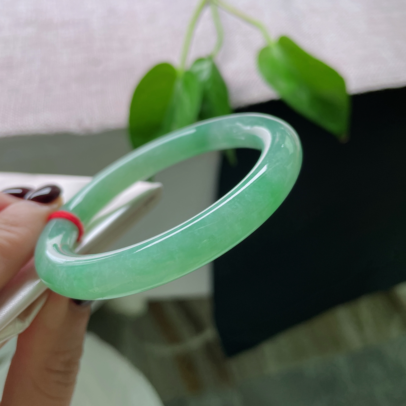 53.9/9.1，满绿圆条，色泽贵气，是与天地自然的一次对话，沉稳中自有波澜。皮纹，ss50857a..