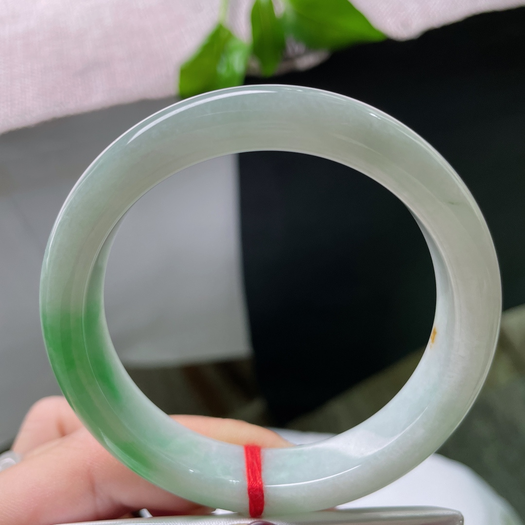 56.2/12.3/8.5飘绿正圈，水润，细腻，阳似春水初生，婉间风华，有棉线、有纹，ss51416a