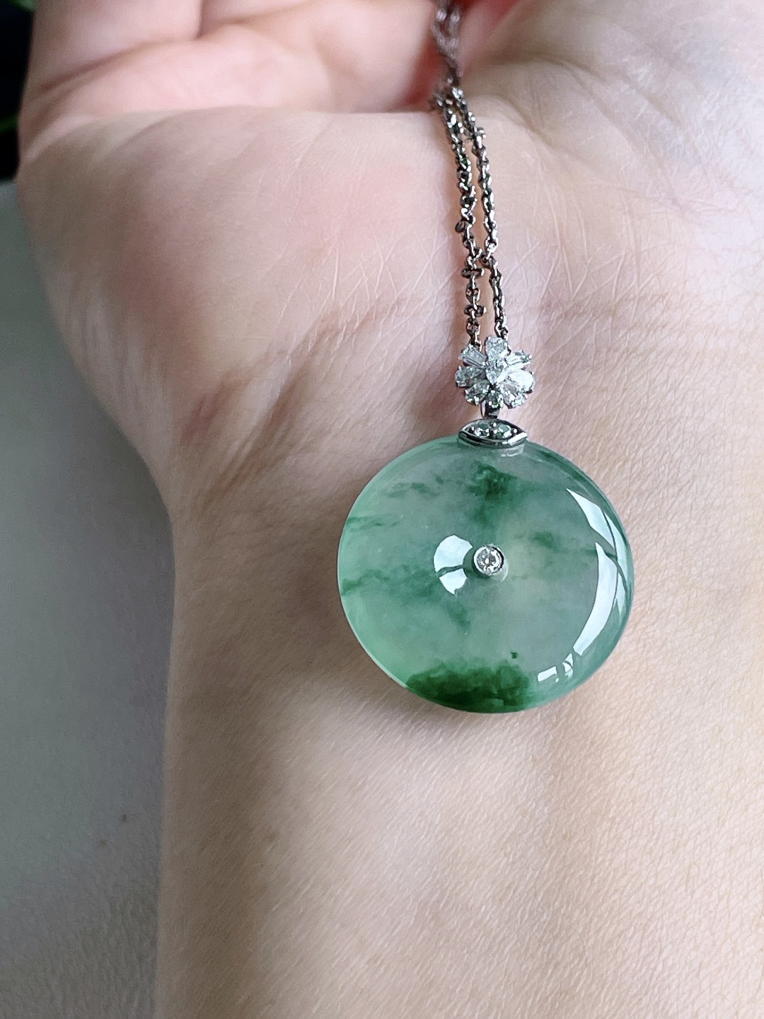 【镶嵌】冰飘花平安扣吊坠  【说明】缅甸 18k金镶嵌 无裂 性比高  【整体】31.4  【裸石