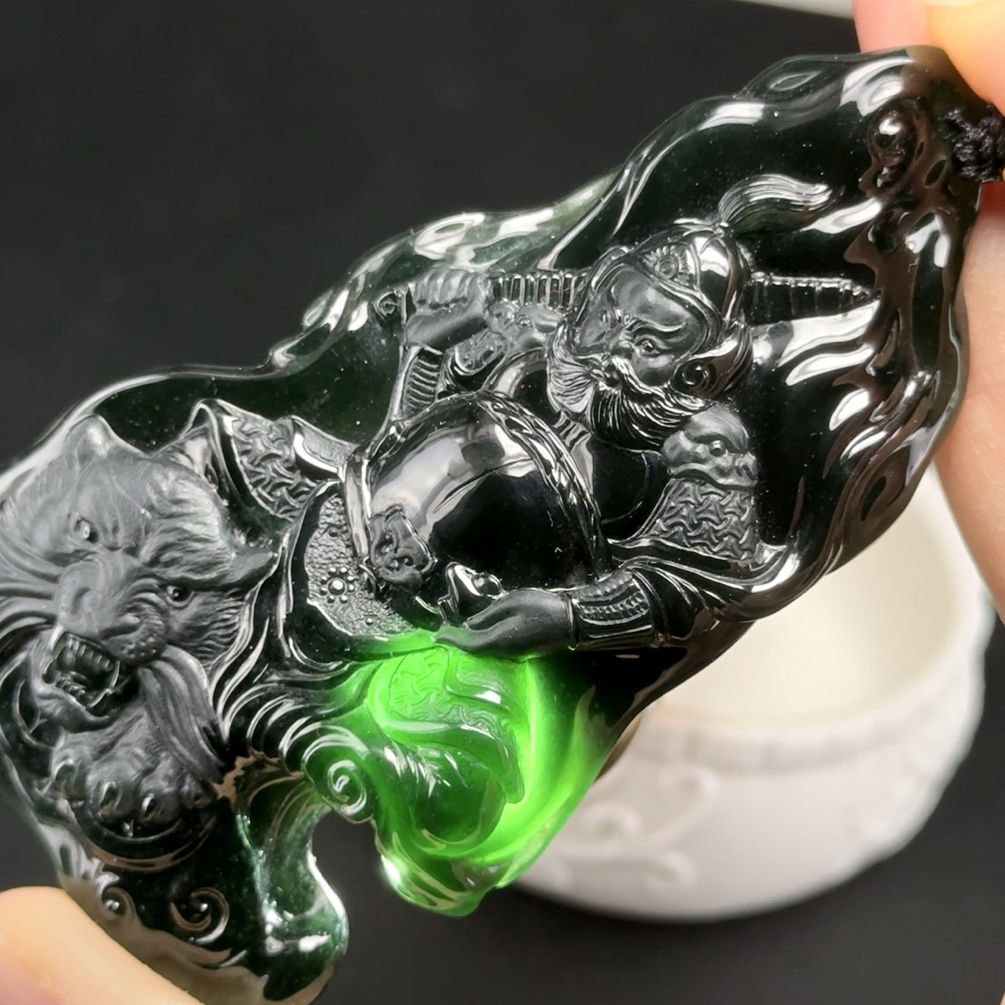 墨翠赵公明 瑞丽工 万仞八级玉雕大师作品  种好色正 黑度极好 打灯通透 油性十足 尺寸87