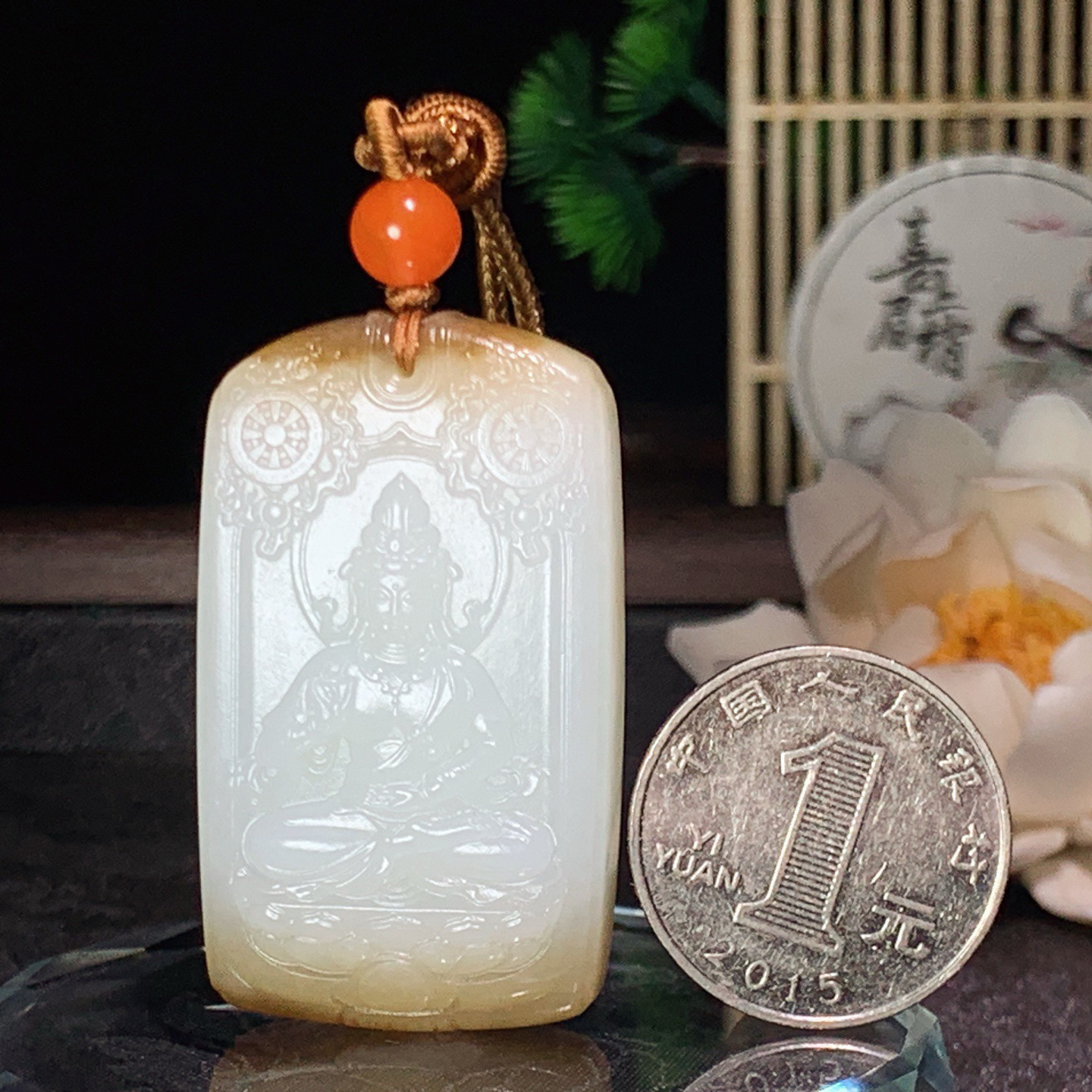 新疆和田玉且末糖座莲观音挂件 尺寸46/27/12重38克！玉质细腻油润 底色纯净 脂粉好，品质好。lt260420