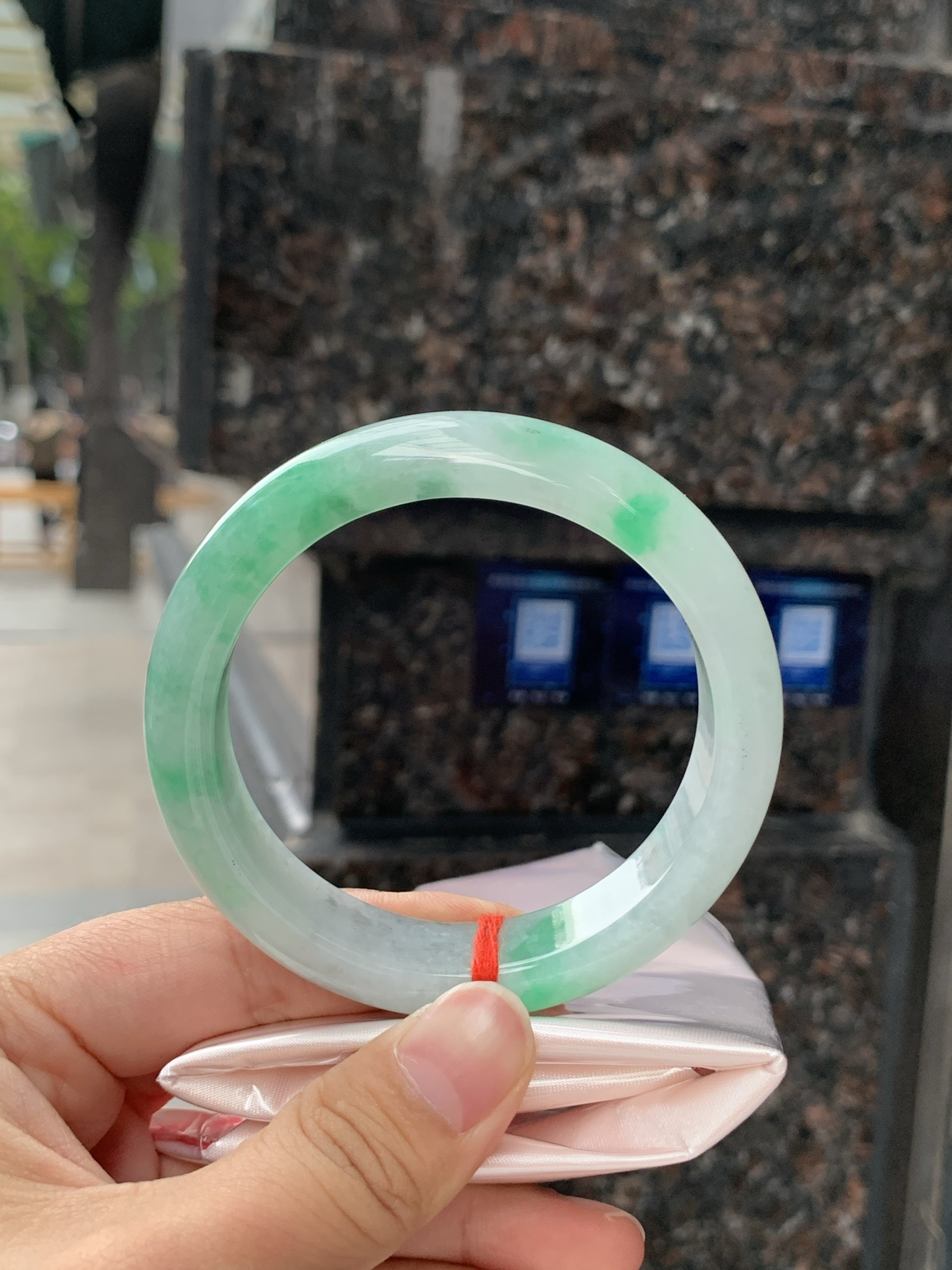 飘绿正圈飘乌鸡
尺寸：56.8-13.2-8.9