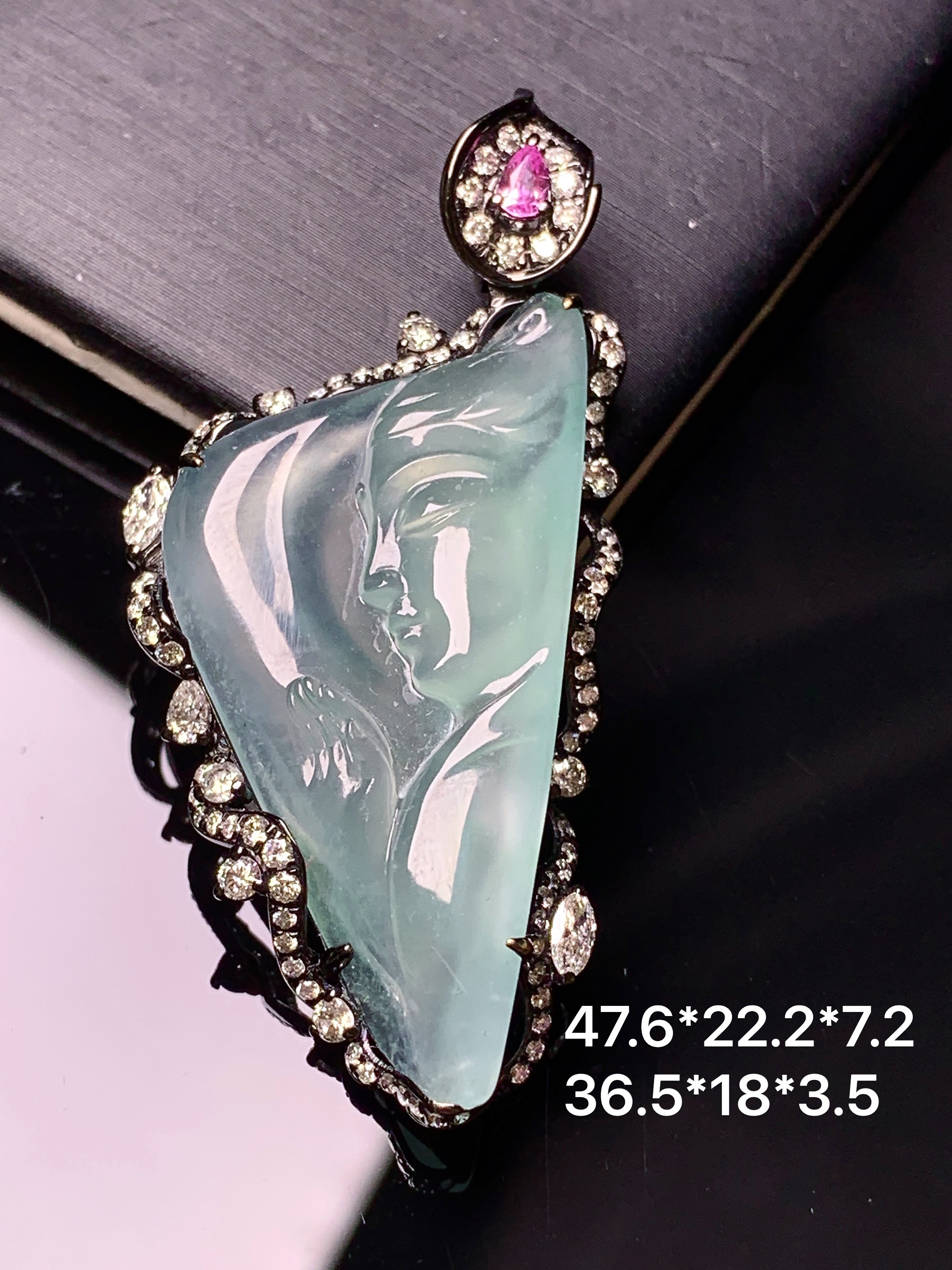 18k金钻镶嵌冰种晴底佛头吊坠 玉质细腻 色泽艳丽清新 水润亮眼 整体尺寸47.6*22.2*7.2m5