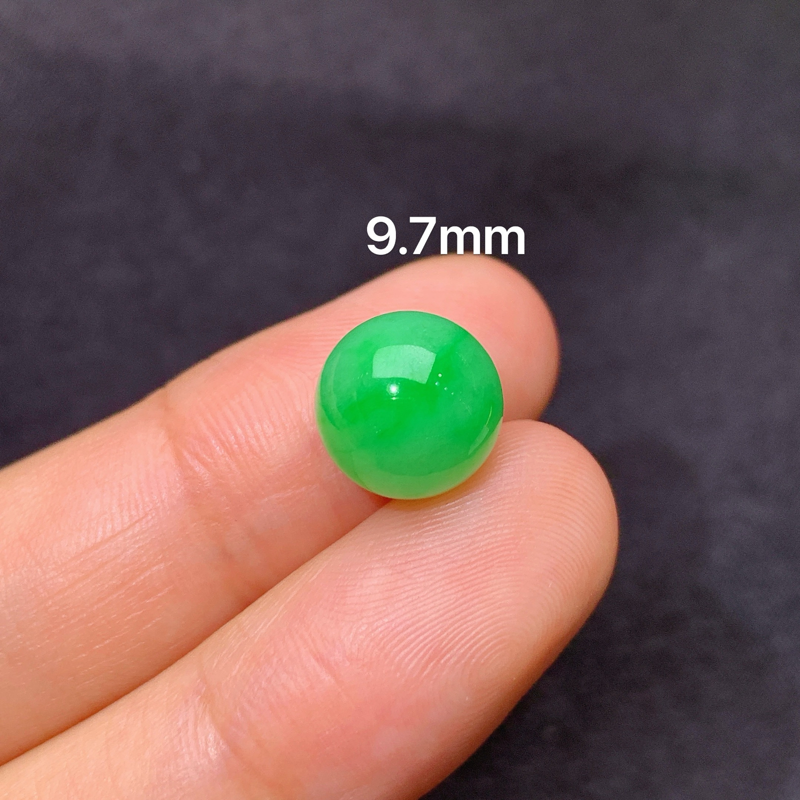 飘绿圆珠，镶嵌佳品，冰润色阳，玉质细腻，种水足，Hl 尺寸9.7