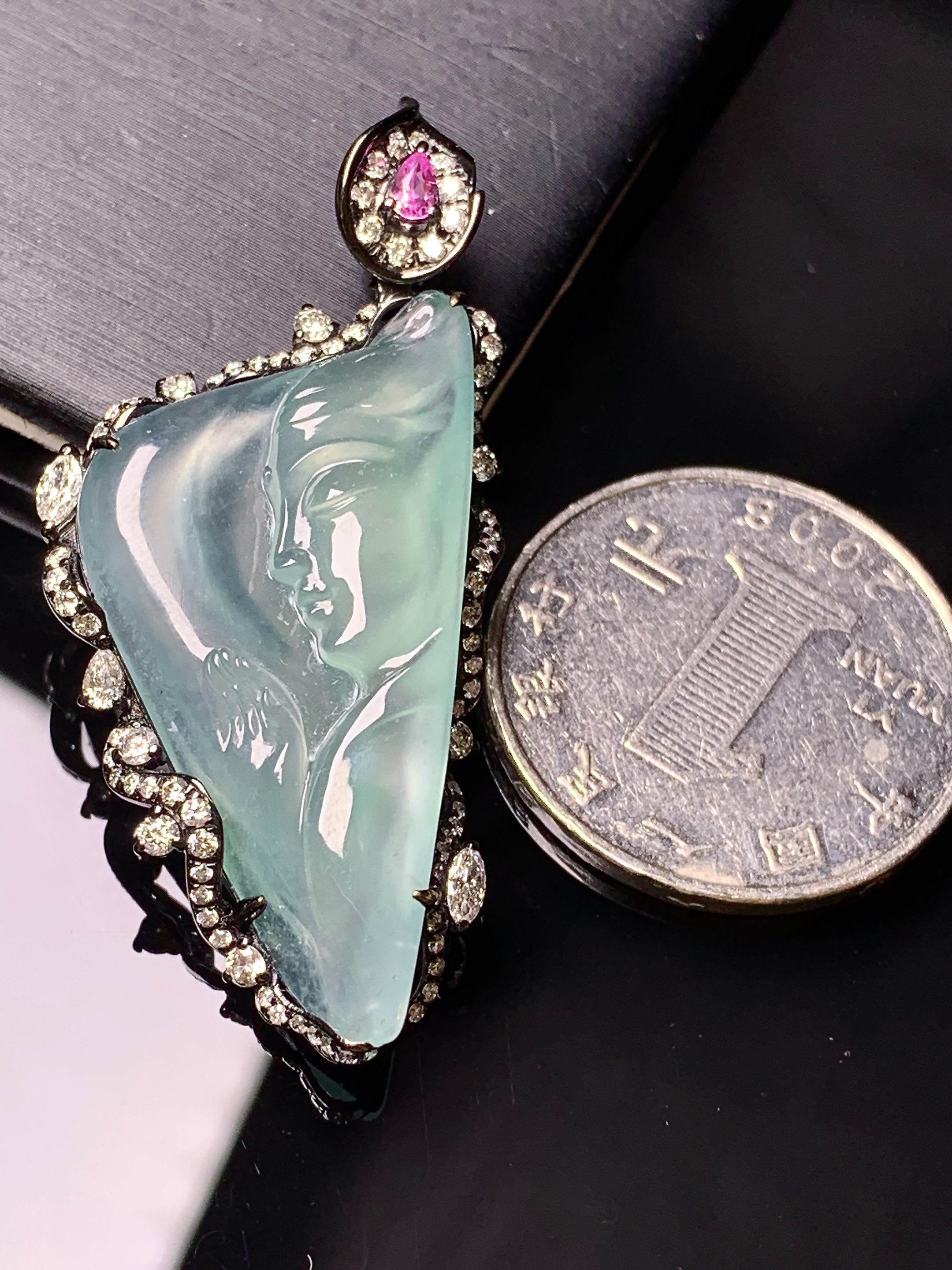 18k金钻镶嵌冰种晴底佛头吊坠 玉质细腻 色泽艳丽清新 水润亮眼 整体尺寸47.6*22.2*7.2m5