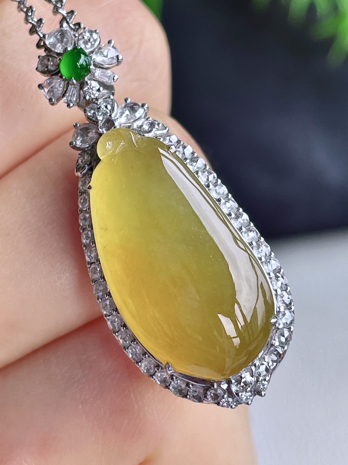 【镶嵌】高冰黄翡福瓜吊坠  
【说明】缅料 18k金镶嵌 性价比高  
【整体】38.8-16.1