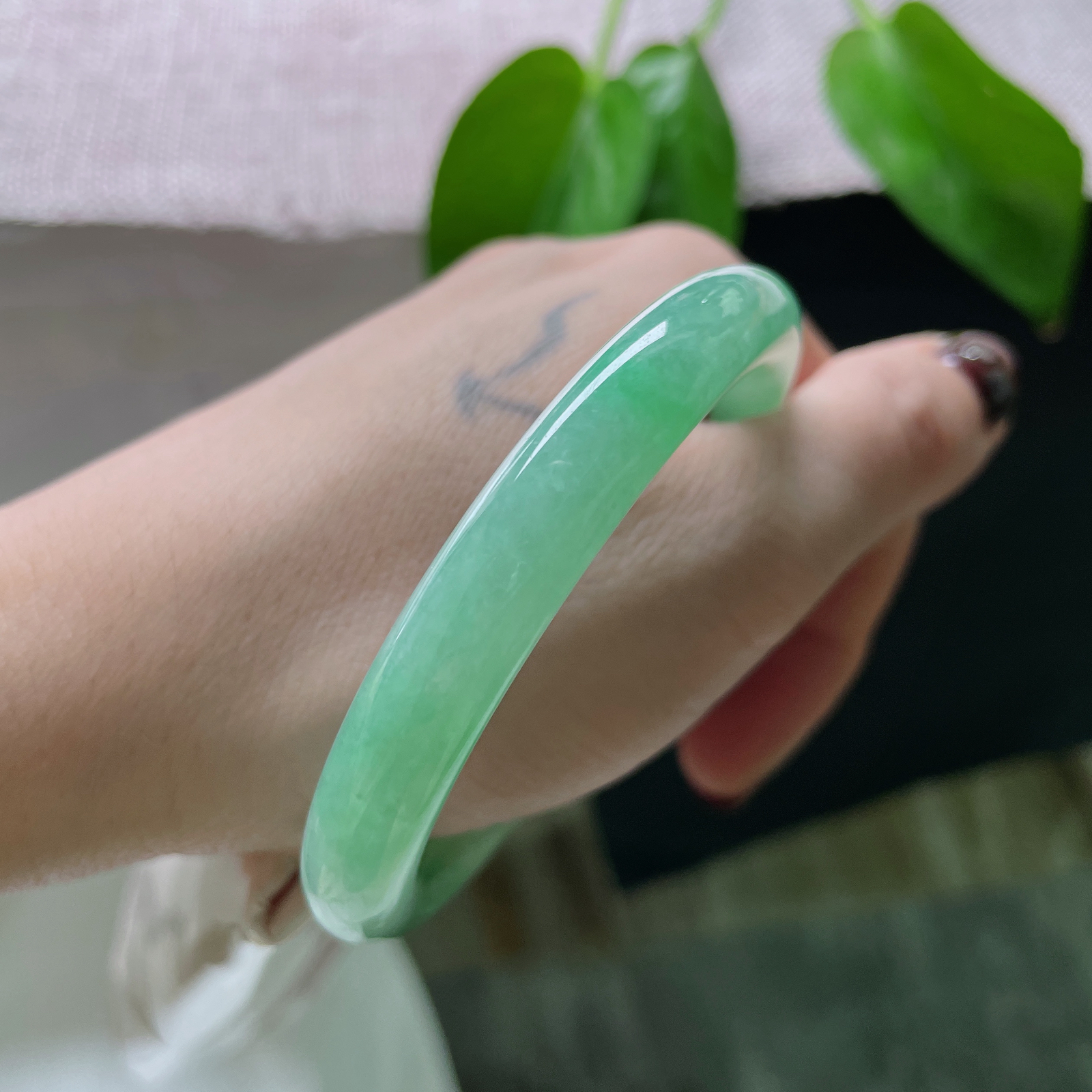 53.9/9.1，满绿圆条，色泽贵气，是与天地自然的一次对话，沉稳中自有波澜。皮纹，ss50857a..