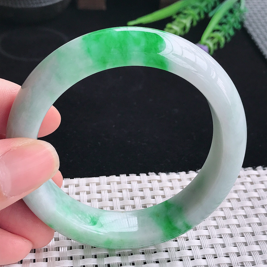 实拍A货翡翠57.5/15/9.8老坑精美飘阳绿手镯翡翠宽边玉镯平安镯