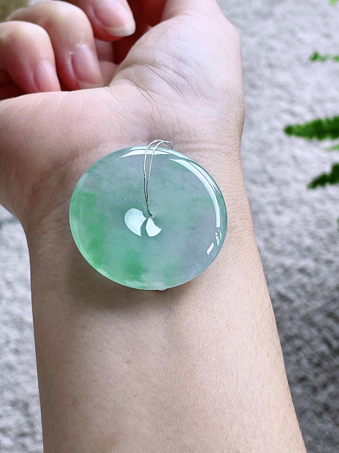 【裸石】飘花平安扣大平安扣吊坠【说明】缅甸 无裂 性比高  【尺寸】36.8-5.8【重量】17.