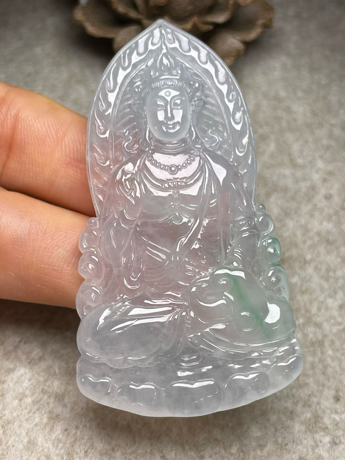 冰种飘绿【观音菩萨】吊坠，种水好，玉质细腻 ，卖相好‘