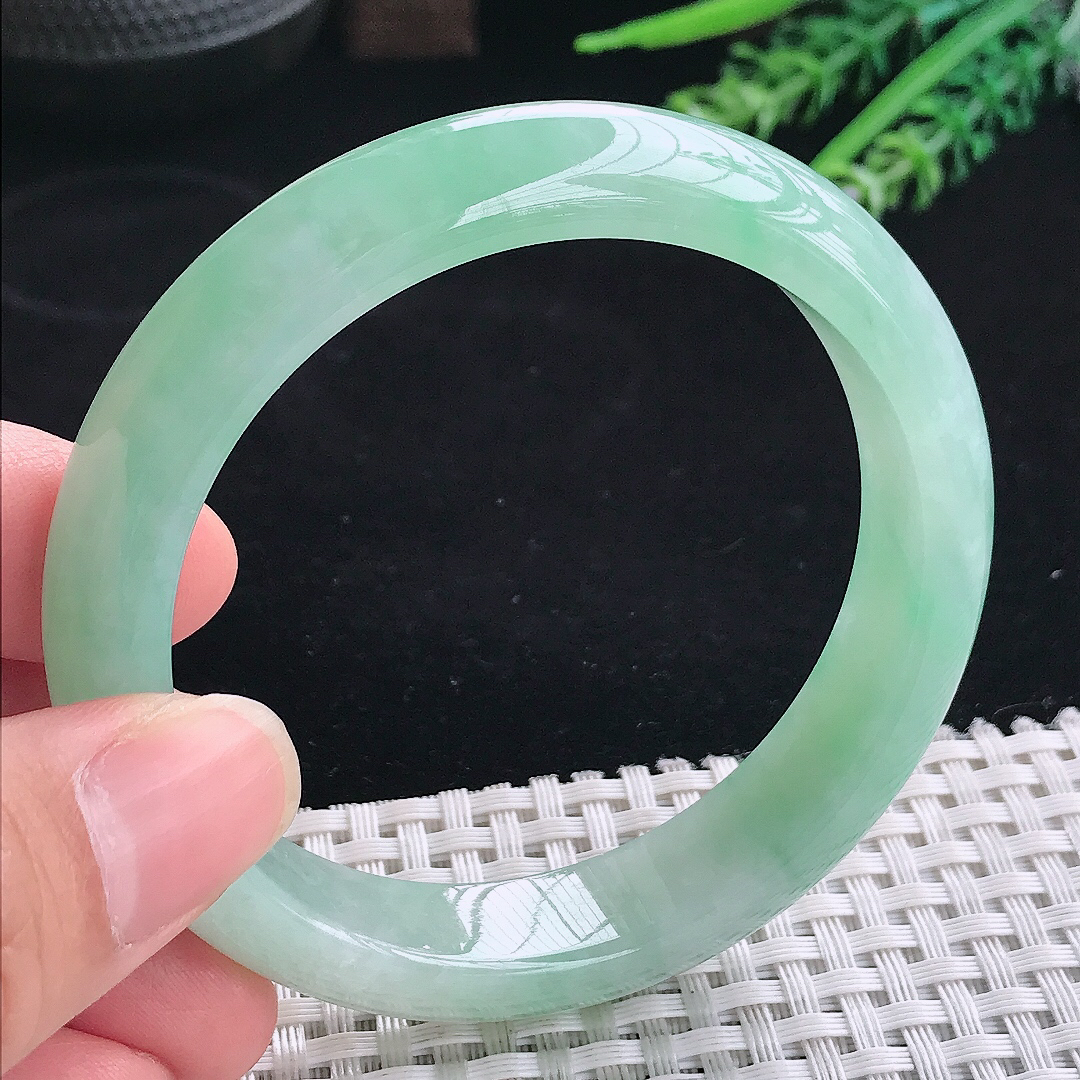 实拍A货翡翠57.5/13/8.1老坑冰胶冰晴绿甜绿手镯翡翠宽边玉镯平安镯