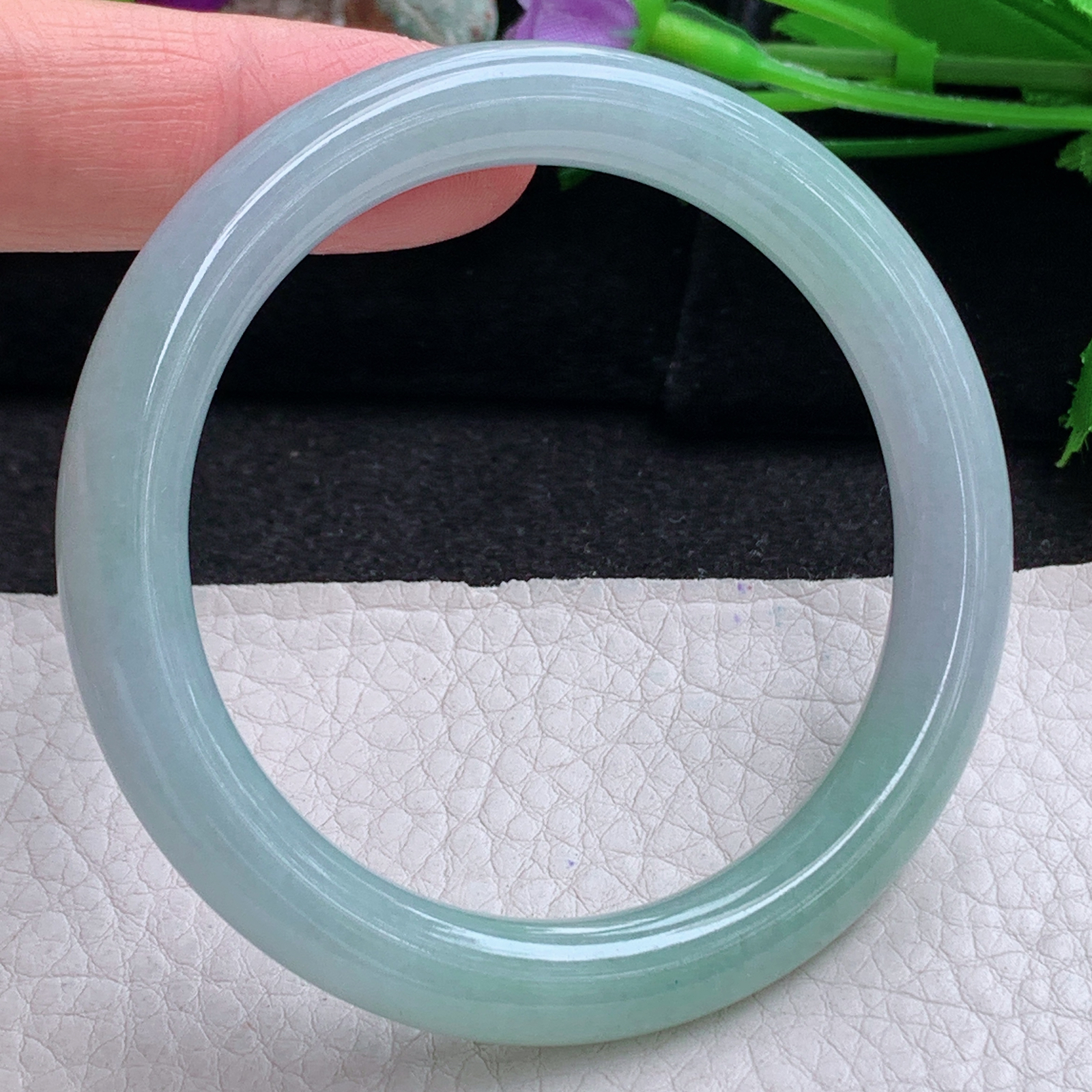 n小圈口53*8.3美人镯 天然缅甸翡翠a货手镯淡绿圆条正圈叮当镯