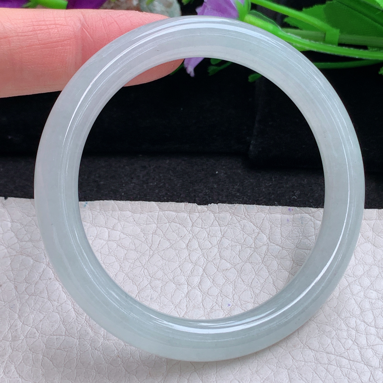 n实拍54.3*8.3美人镯 天然缅甸翡翠a货手镯淡绿圆条正圈叮当镯