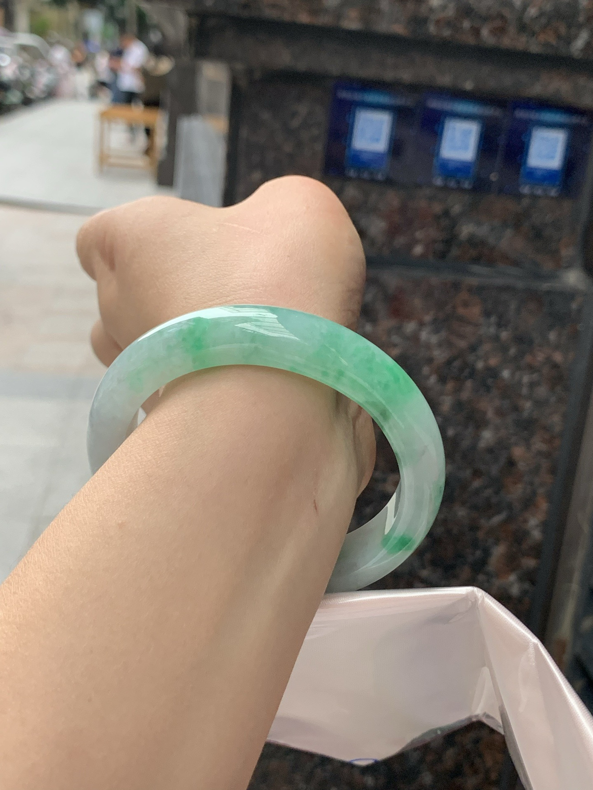 飘绿正圈飘乌鸡
尺寸：56.8-13.2-8.9