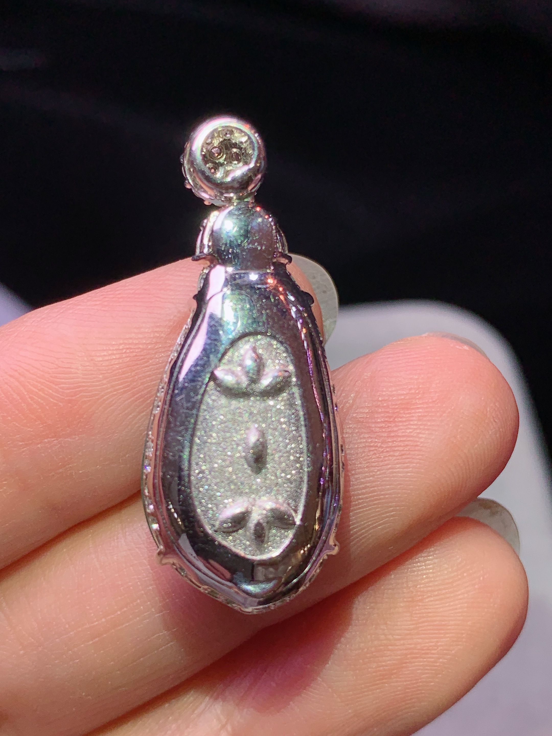 18k金钻镶嵌冰阳绿福瓜吊坠 玉质细腻 色泽艳丽清新 水润亮眼 整体尺寸32*13*9z1