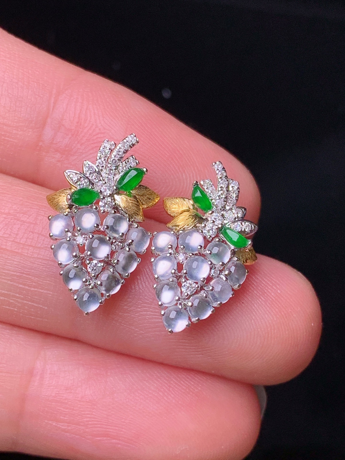 18k金钻镶嵌冰种蛋面组合耳钉 玉质细腻 色泽艳丽清新 整体尺寸17.5*10.8*3