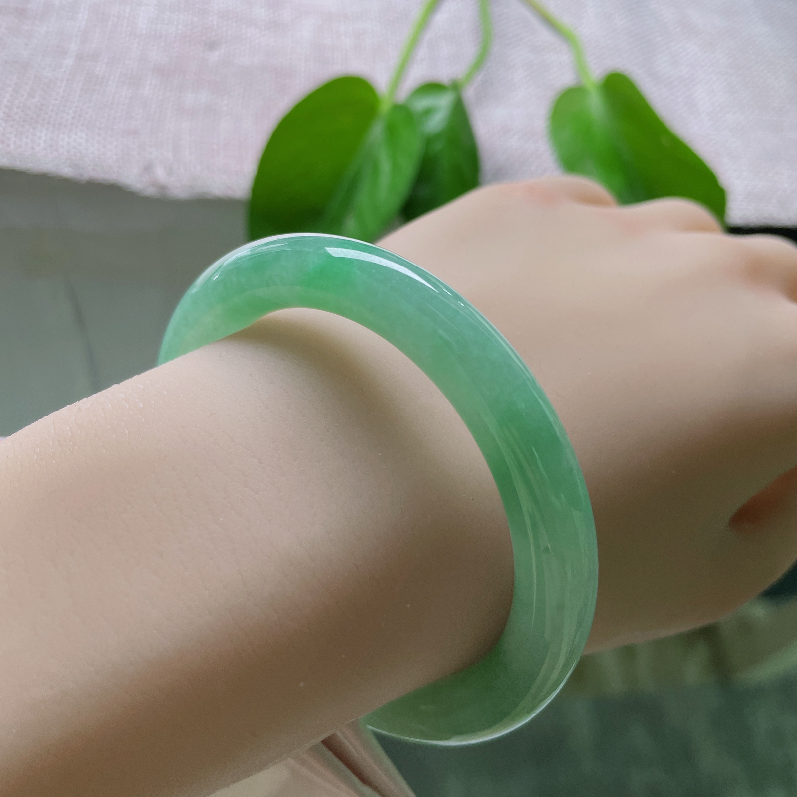 53.9/9.1，满绿圆条，色泽贵气，是与天地自然的一次对话，沉稳中自有波澜。皮纹，ss50857a..